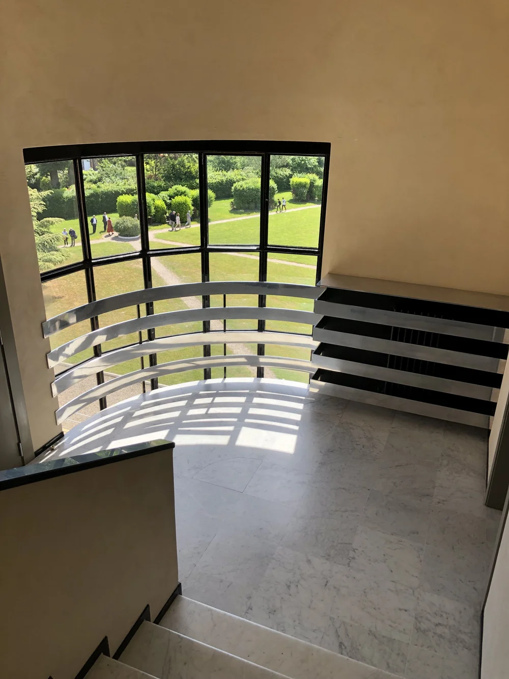 Architecture intérieur villa cavrois cave d'escalier.jpg