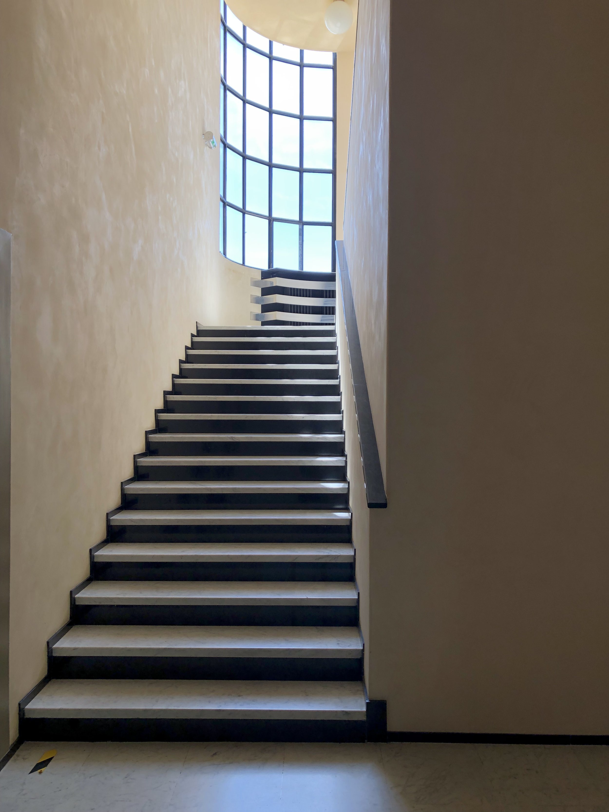 Architecture intérieur villa cavrois la escalier.jpg