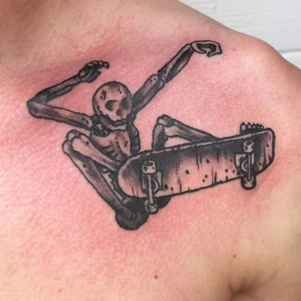 Sick skater skeleton by Gene.
Check out more of his work and contact directly for booking
@tattoosbygenehannan 
@tattoosbygenehannan 
🌟💗🤖
#robotbabes #robotpiercingtattoo #robotarmy #tattoo #portlandtattoo #professionaltattoo #skater #skateboard #