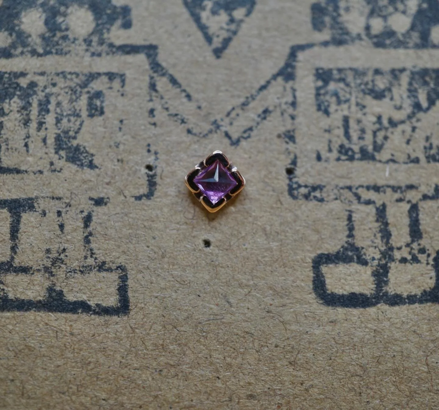 Chroma from @tetherjewelry✨ 
Solid Rose Gold threadless top with genuine Amethyst! 
This beauty would look great in a Conch, Flat, or perhaps a Philtrum piercing (✧๑&gt;ᴗ&lt;๑)
We have two in the shop, for now..
We&rsquo;re open every day for walk-in