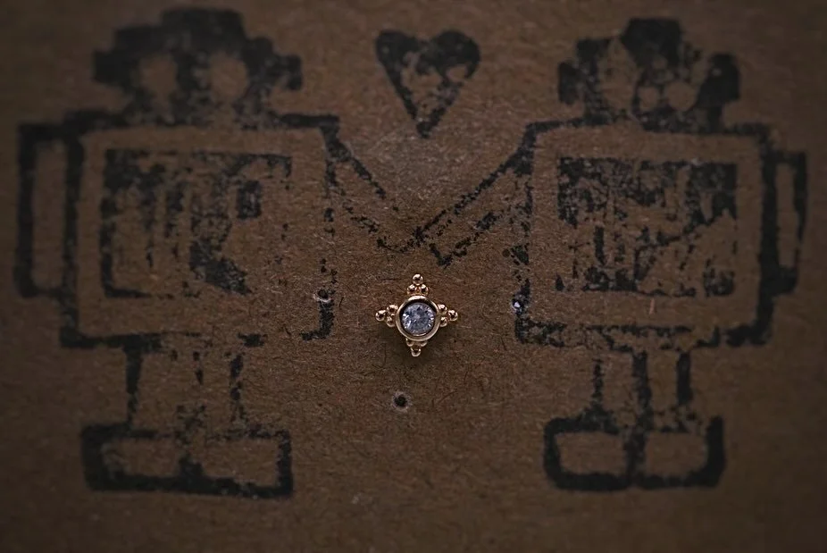 Very fun restock on solid Gold threadless ends from Tawapa 
 Some new and returning designs such as &ldquo;Moonlight&rdquo; with a genuine diamond, &ldquo;Dagger&rdquo; and &ldquo;Curved Rail&rdquo; with lab grown Diamonds✨ We have a larger selection