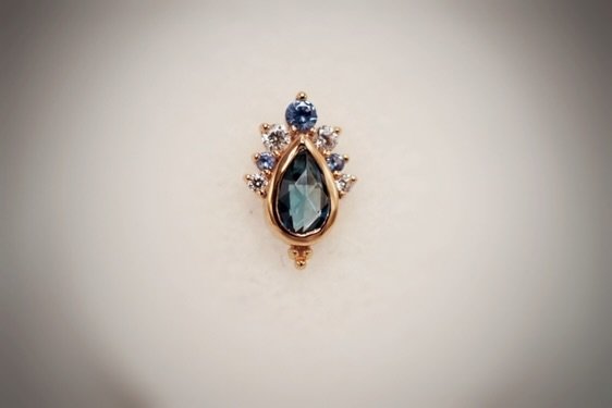 We have acquired new gorgeous solid Gold thread less ends from Ember ٩(ˊᗜˋ*)و ♡
First slide displays, &lsquo;Solitude&rsquo; London Blue Topaz surrounded by round CZ&rsquo;s set in solid 14K Yellow gold. Such a statement piece! Solitude would look gr