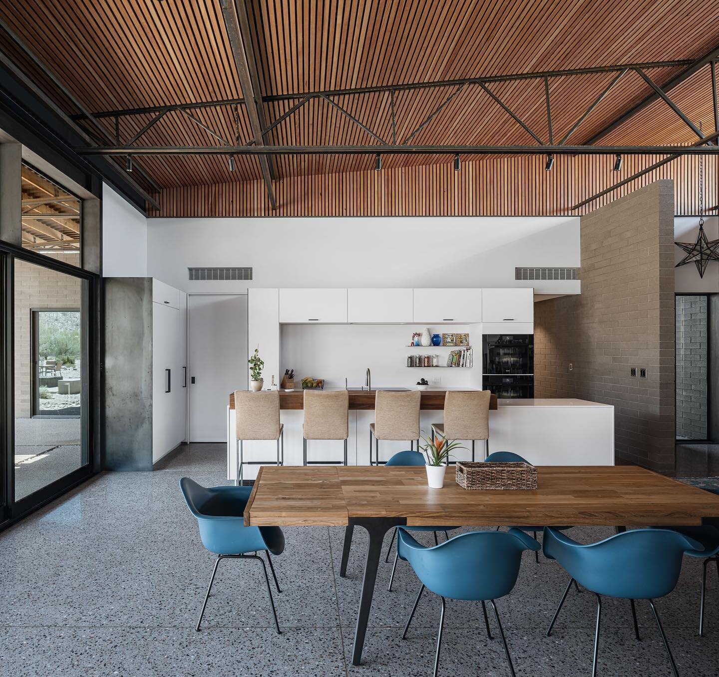 What's your preference &ndash; eating at the kitchen island or dining table?

🏠 architecture by @debartoloarchitects
🏗 build by @czphx
🌵 landscape by flo design + construction
📷 photography by @roehnerryan