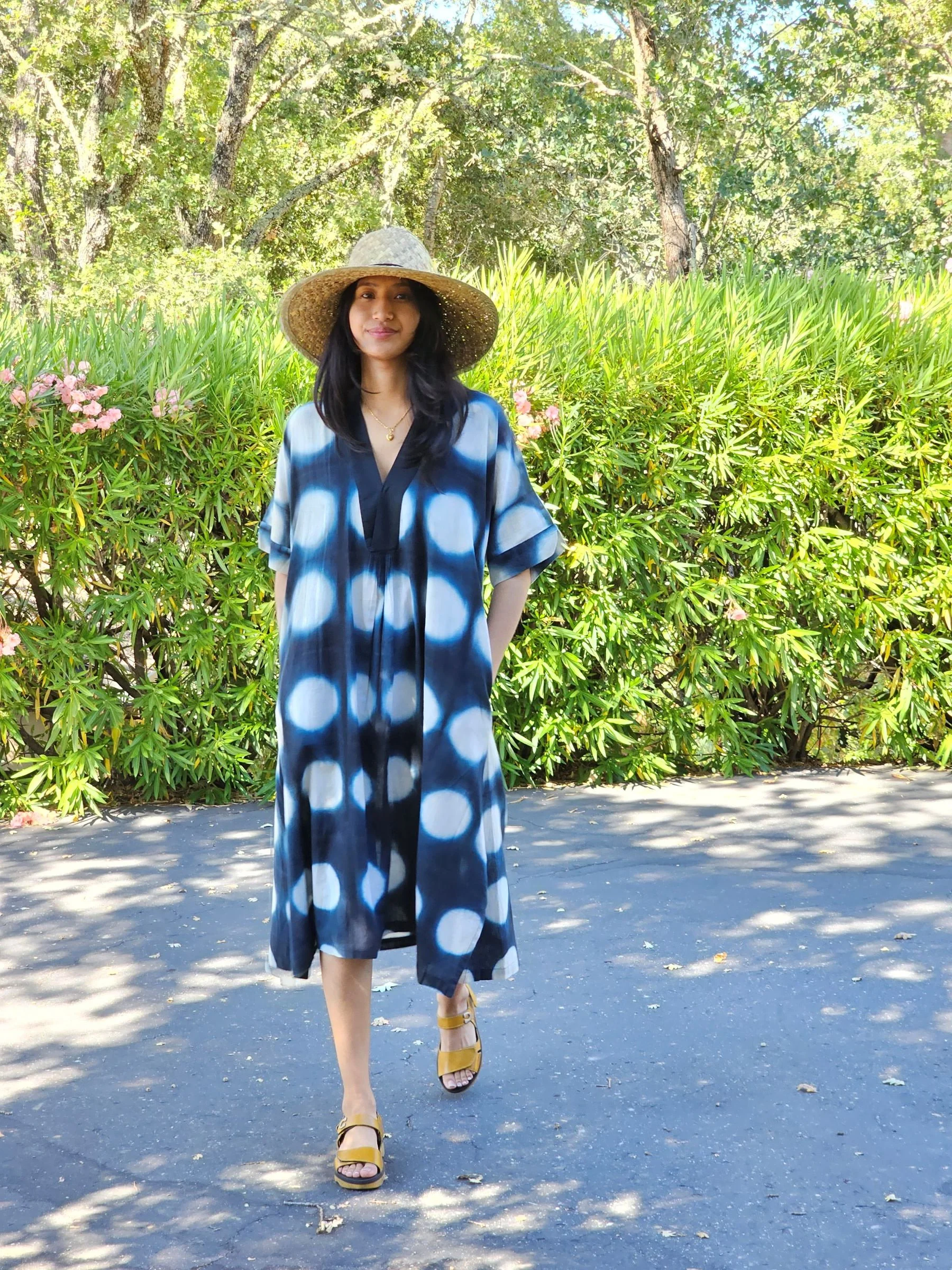 AR26-02 LONG V NECK DRESS SHIBORI BLURRY DOTS BLUE 10.jpg