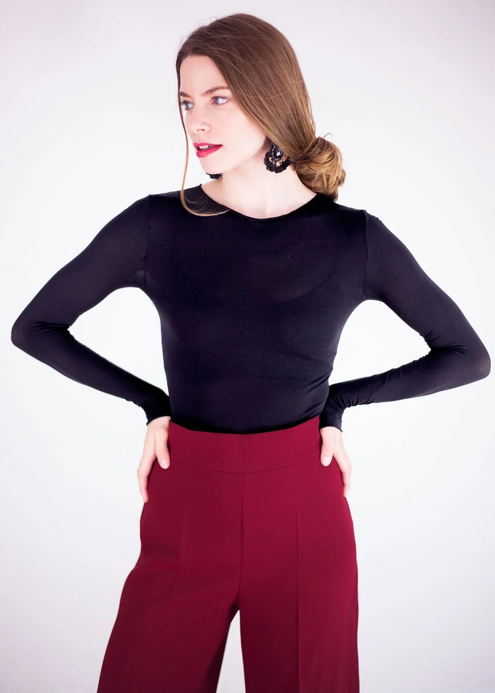 Solid Raw Edge Neck Second Skin Top -Black