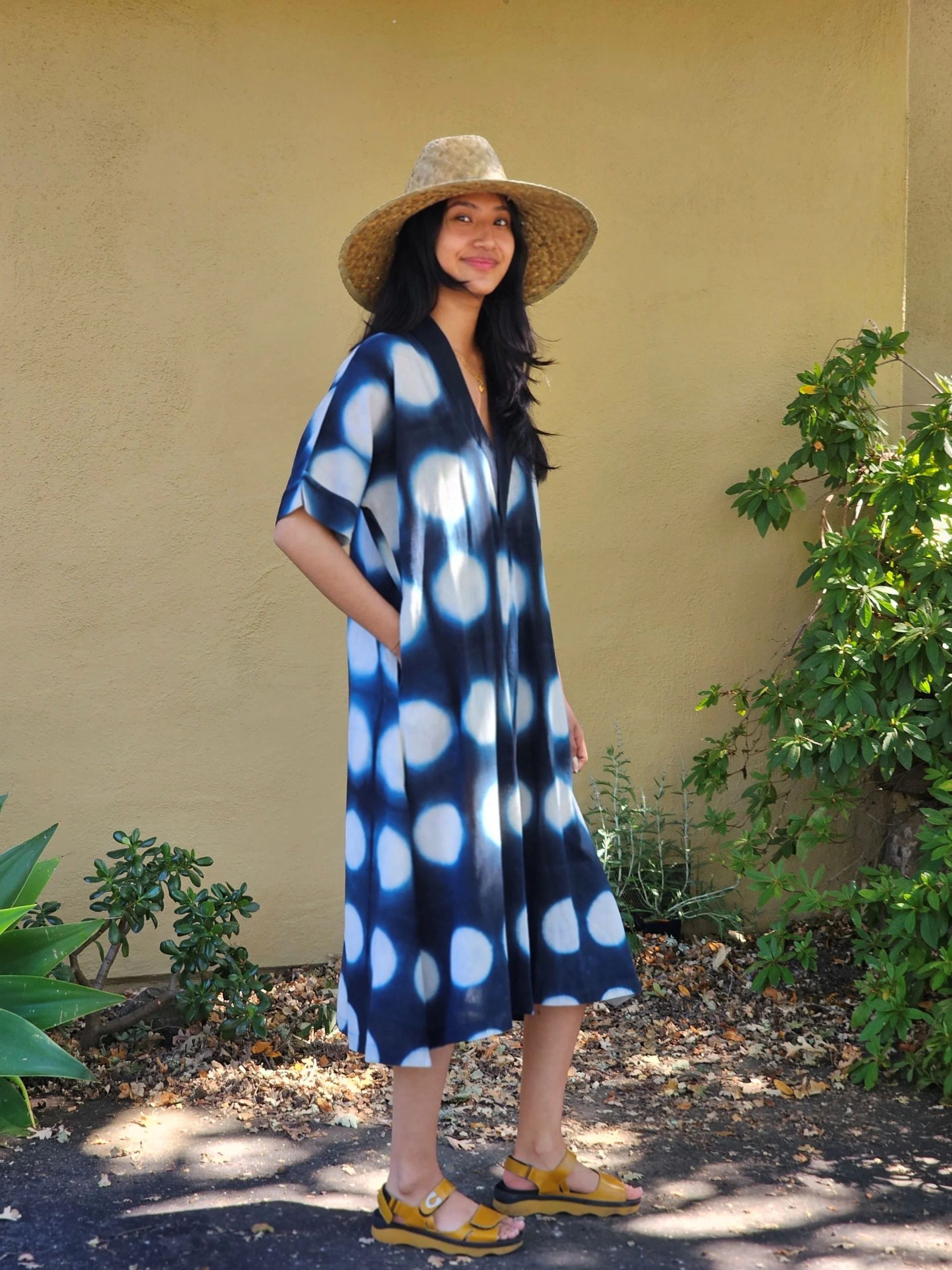 AR26-02 LONG V NECK DRESS SHIBORI BLURRY DOTS BLUE 9.jpg