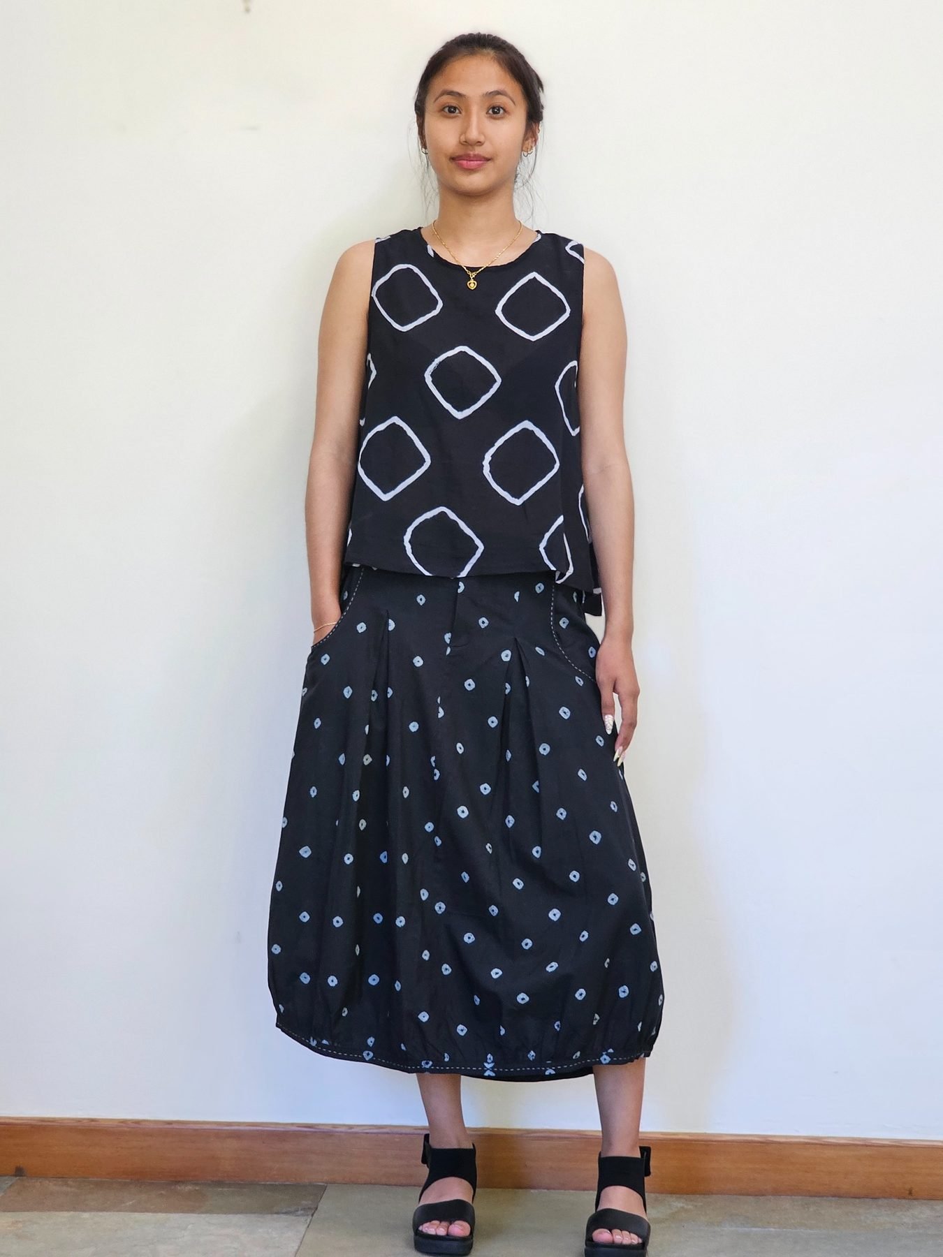 AR26-01%20HIROKO%20SHIBORI%20B_W%201%20%281%29_web.jpg