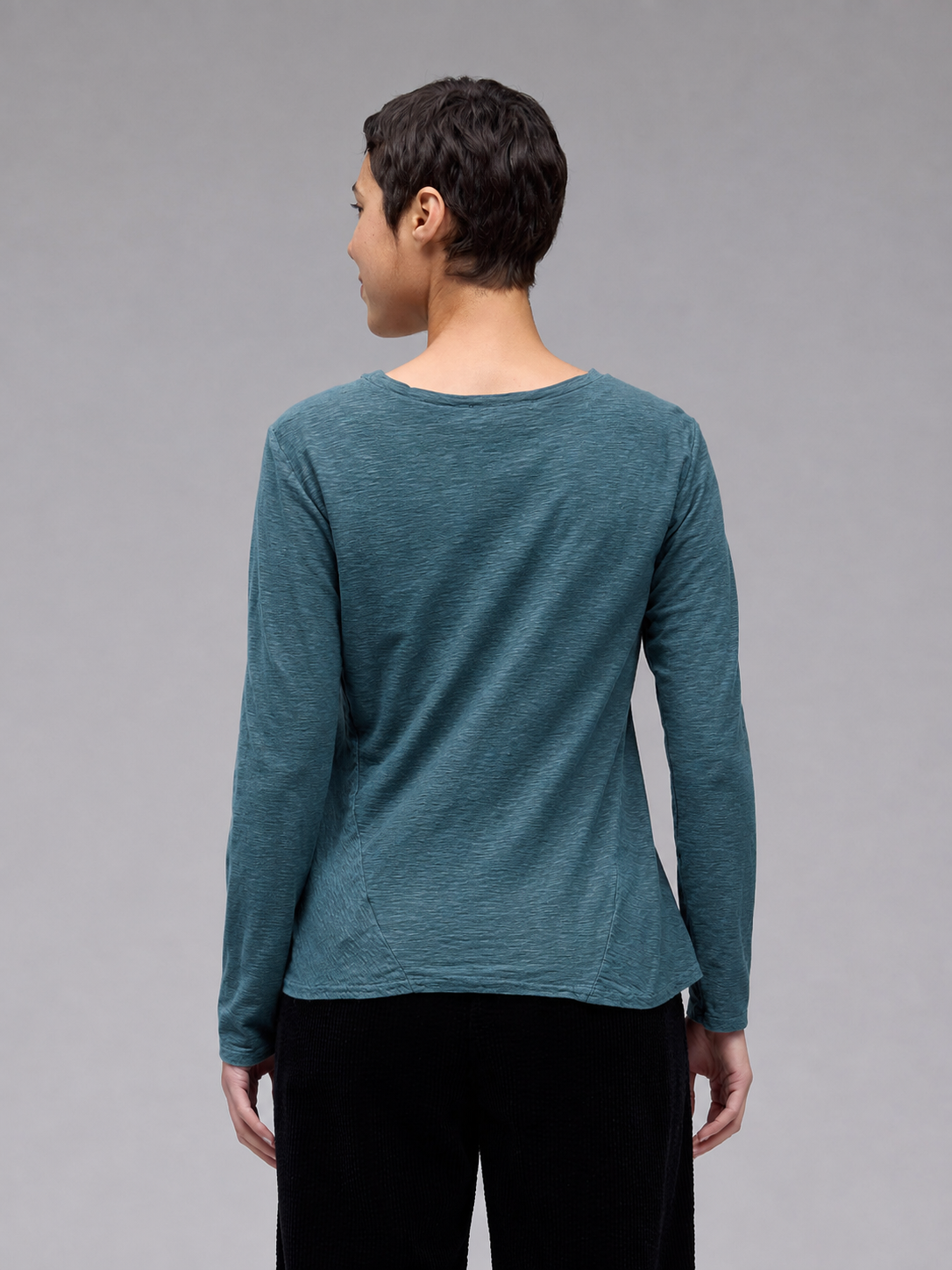 bia tee -peacocok back.png