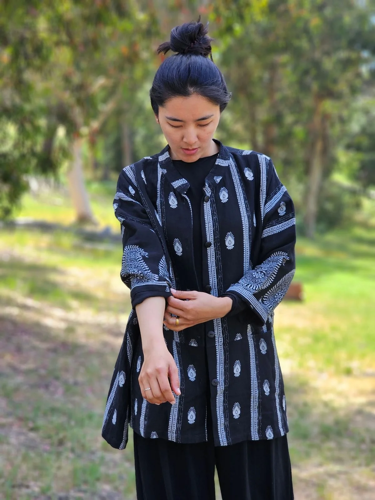 NOV-009 3 GAUZE JACKET PAISLEY 4.jpg