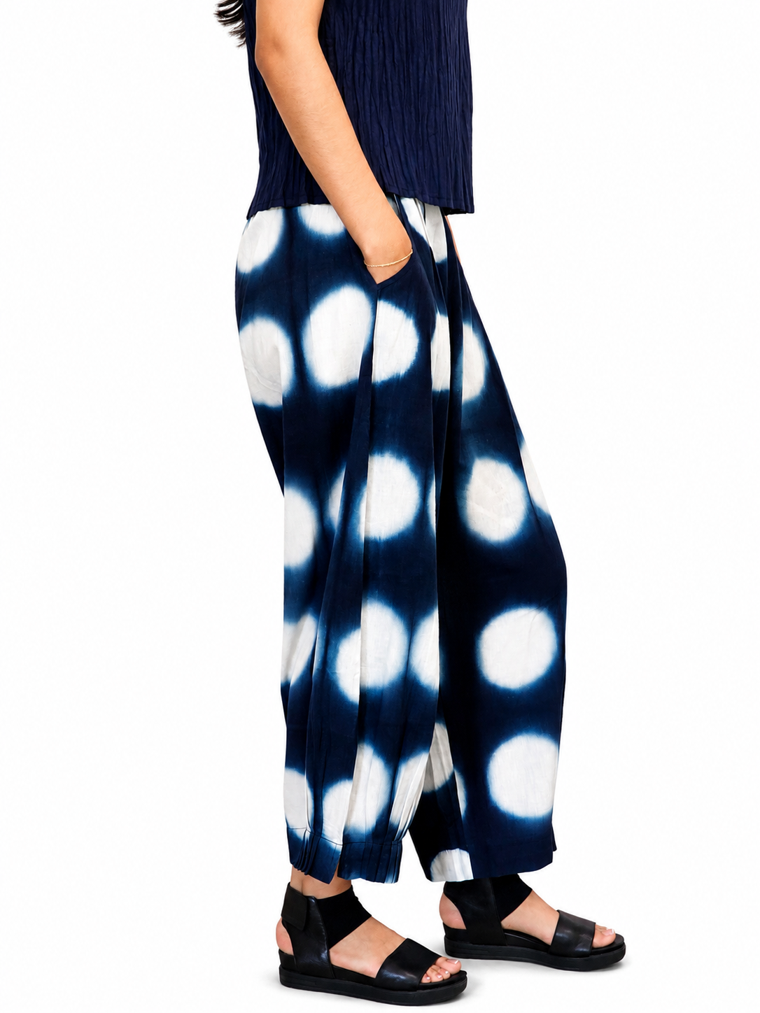 AR26-11 BOTTOM GATHER PANTS SHIBORI BIG DOTS 4.png