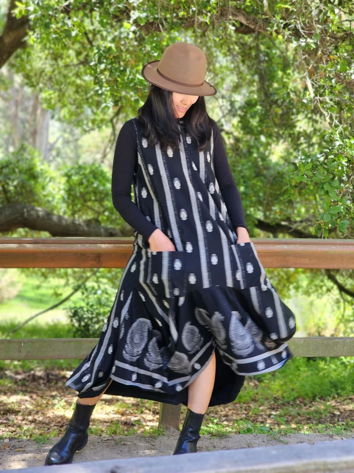 NOV-010D - TARA SLVLESS PAISLEY 3.jpg