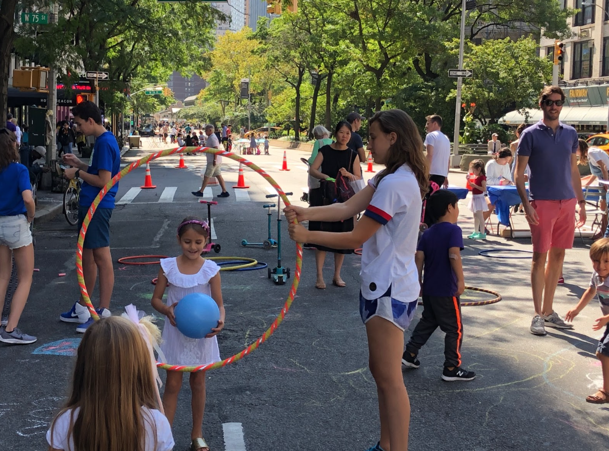 Student volunteers playing with kids, talking to neighbors and creating art. Celebrate Broadway. September 2019. 