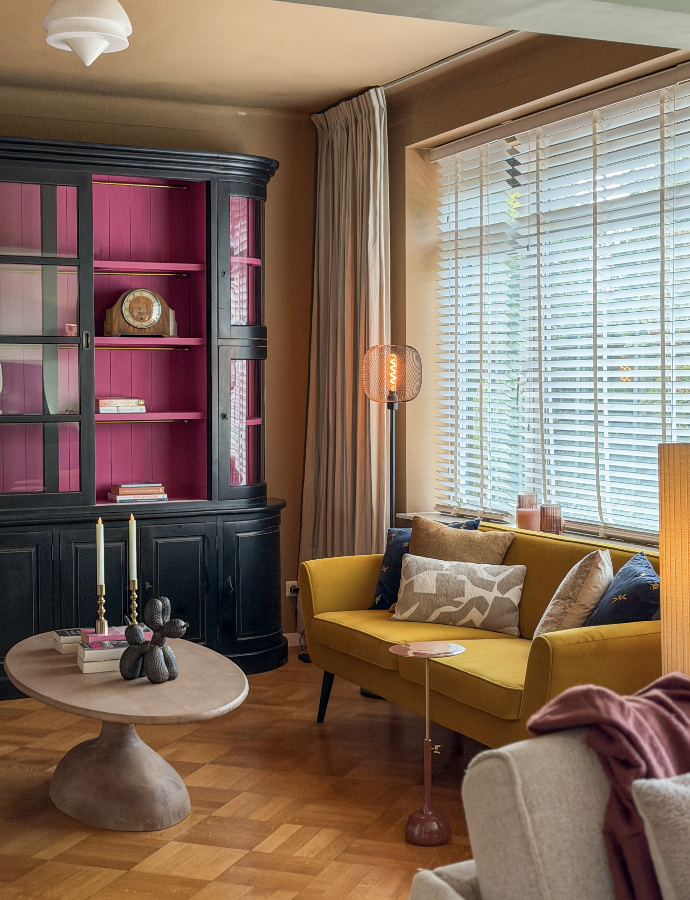 THEO-BERT POT VTWONEN WEER VERLIEFD OP JE HUIS STYLIST INTERIEURONTWERP STYLING - THEOBERT POT BINNENSTEBUITEN