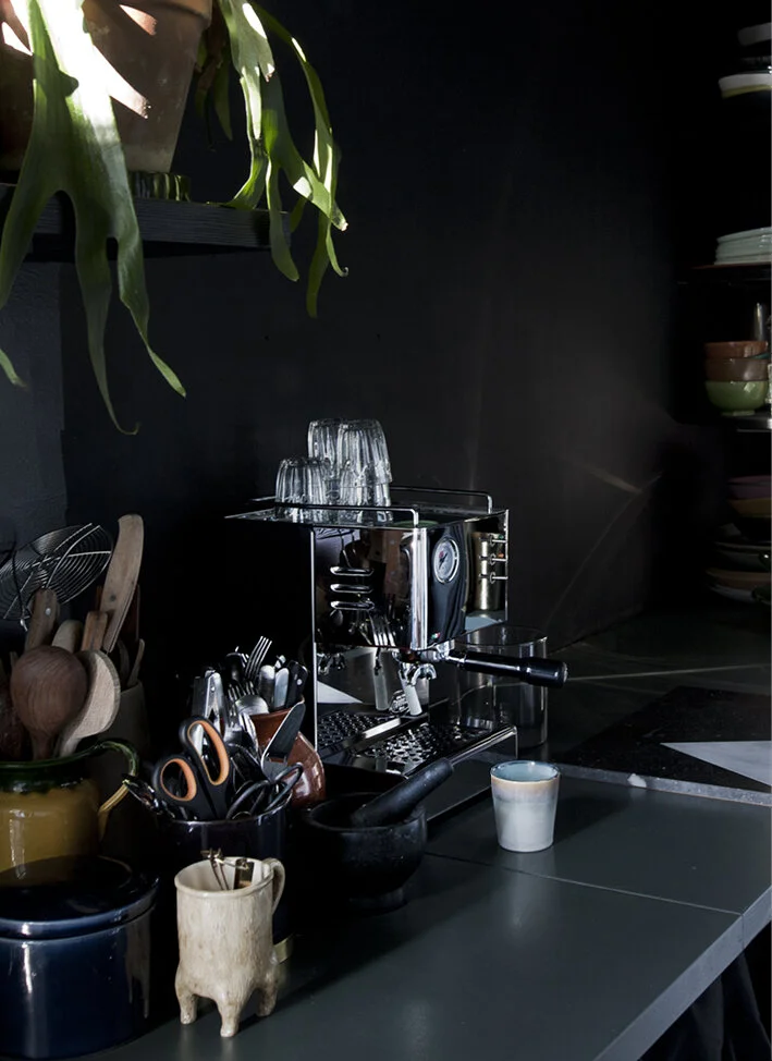 ESPRESSOMACHINE+INTERIOR+BLOG+FOOD+DRINKS+INTERIEUR+STYLING+FONQ+KOFFIEMACHINE+THEO-BERT+POT+-+2.jpg
