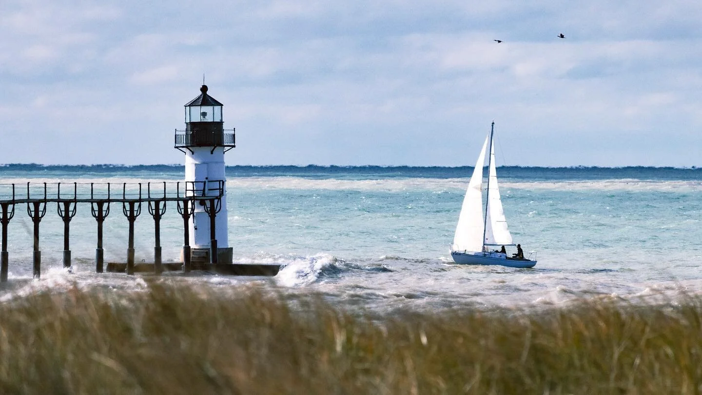 Loved getting the opportunity to get back into my favorite type of photography: landscapes. Quite a beautiful view of Lake Michigan and I am a fan of the cool tones.
.
Shot on Canon EOS 77D
Canon 55- 250mm f/4-5.6 STM
.
#photography #lighthouse #ligh