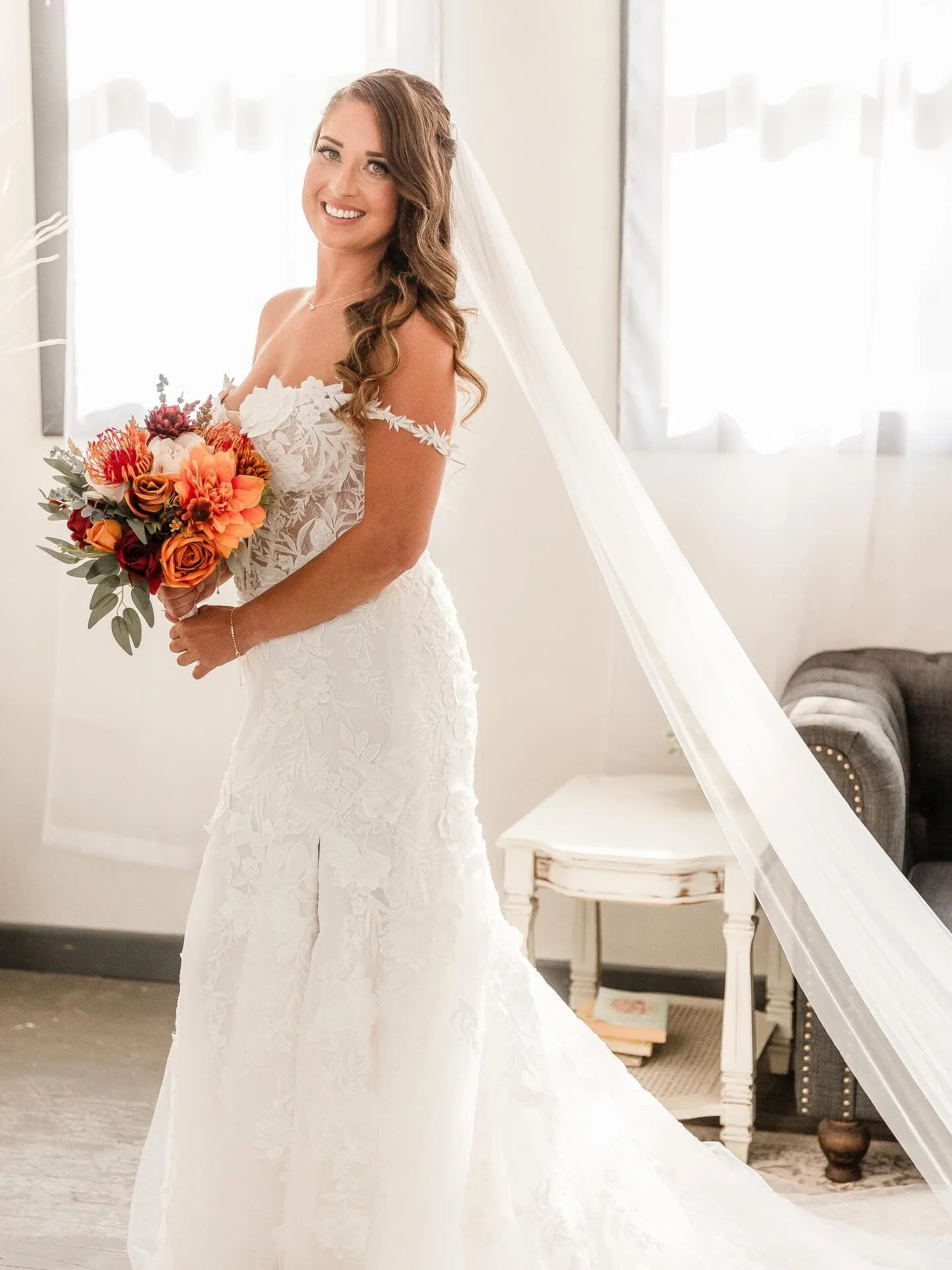 Looking back on Michelle&rsquo;s wedding at the beautiful @pine.and.pond 💙 I can&rsquo;t wait to get back in there this spring/summer/fall to style more beautiful brides and their family/friends. 
Thank you to my 2026 bookings! I&rsquo;m just as exc