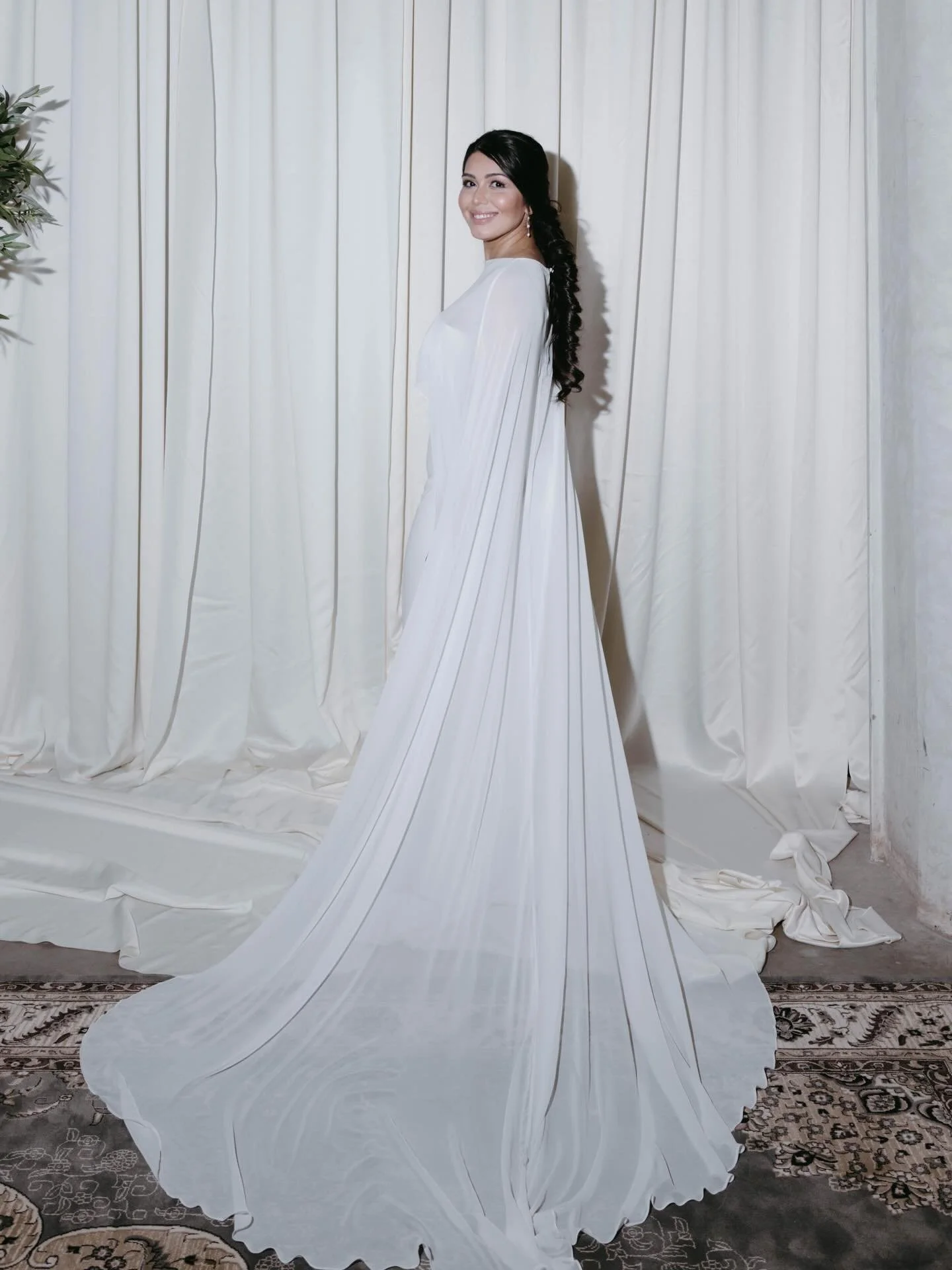 Hair magic ✨

HMUA: @studioxobybrit team @shannonchaundy.hair 
Venue: @thependennisweddings 
Photography: @aspenandashphotography 
Event: @luxeedityeg 
Dress: @delicabridal 

#yeghair #yeghairstylist #edmontonhairstylist #bridalinspo #bridalhairstyle