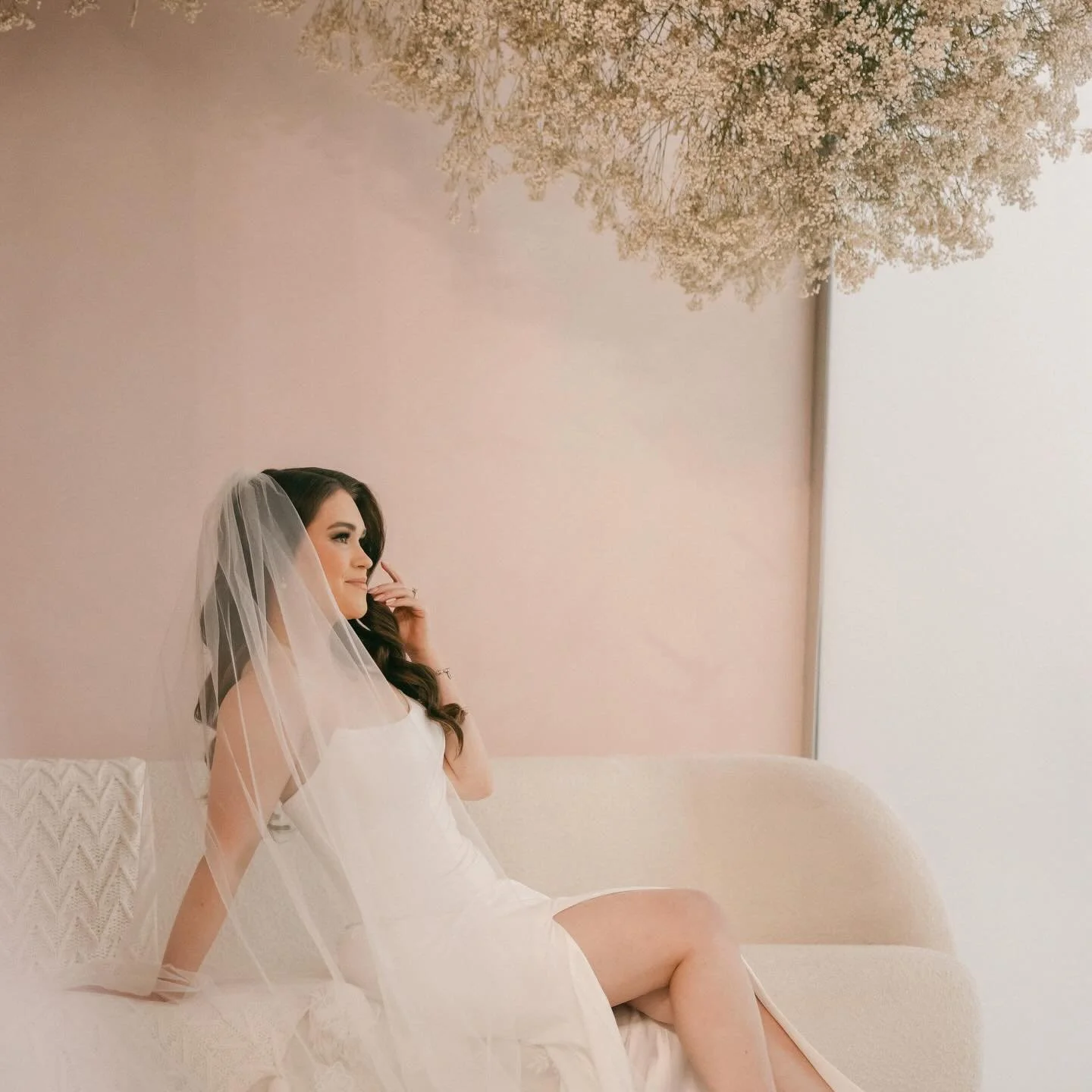 The most beautiful bride 🥹🤍 
&hellip; wedding season starts tomorrow for me&hellip; here we go 🥰

Makeup: @studioxobybrit 
Hair: @christineannehair 
Photography: @janine.rose 
Bride: @niccoleannne 
Groom: @nickketti 
Venue: @thependennisweddings 

