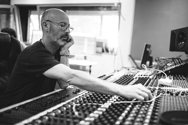A Darkling Shore: Nick Moorbath at the controls⁠
Will Cox Album Recording Session by Ian Wallman⁠
@WillCoxMusicUK @nick.moorbath⁠
⁠
.⁠
.⁠
.⁠
@ianwallman@pro7ectmusic@evolutionstudiosoxford#willcoxmusicuk#singersongwriter#ukmusic#blues#rock#neoclassic