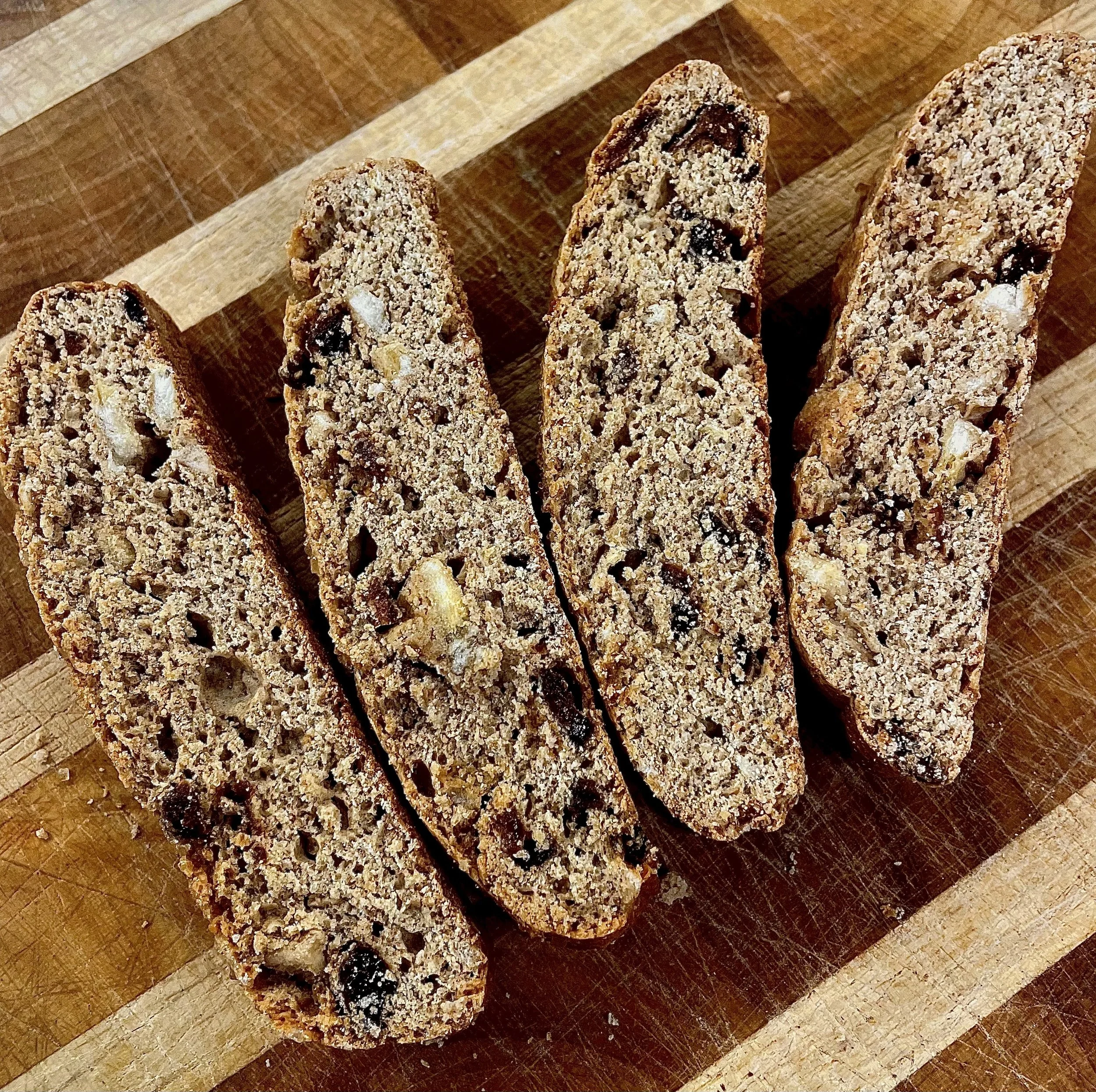 Biscotti (w nuts).jpg