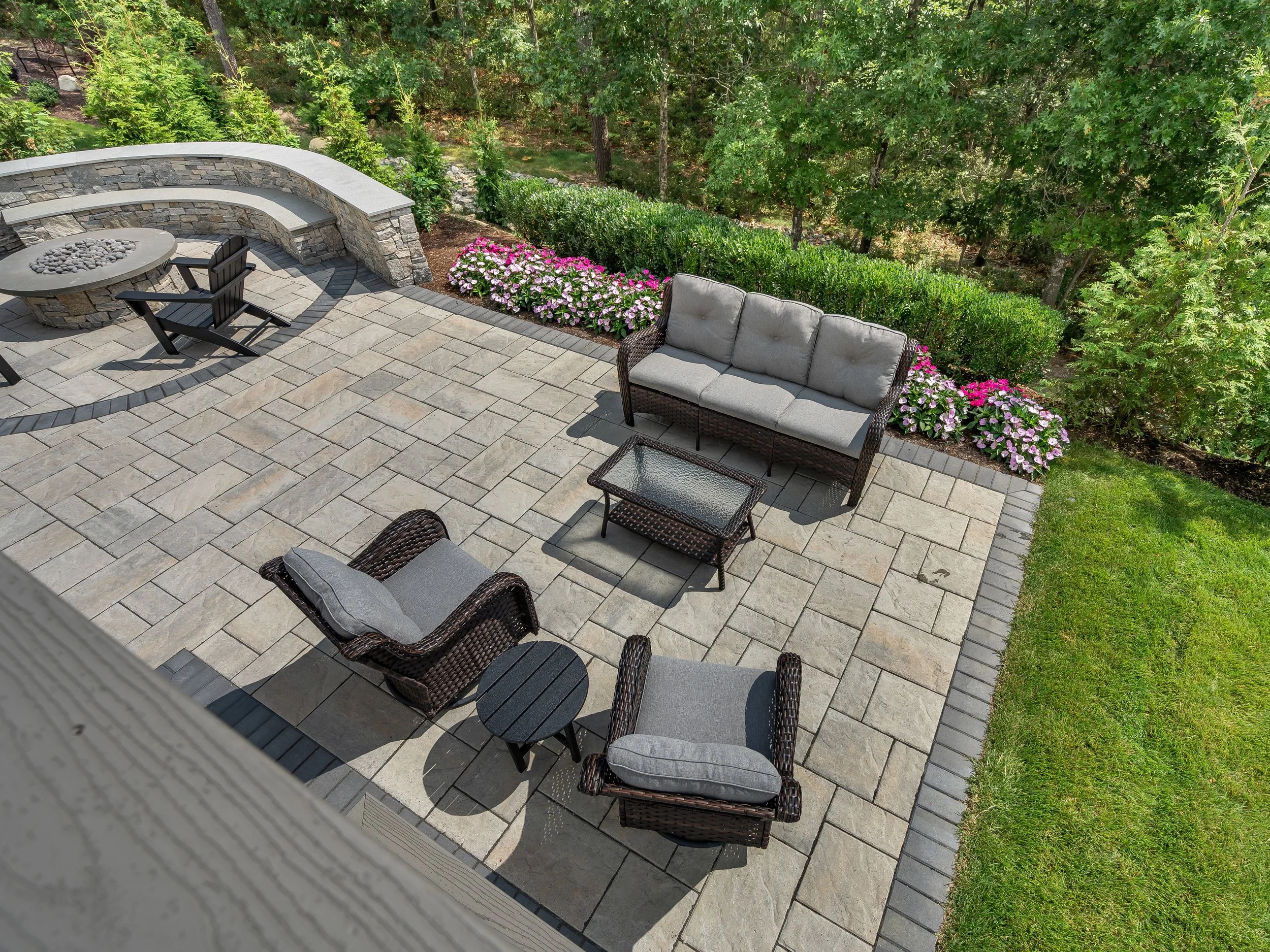 patio 1 techo bloc blu 60mm champlain grey .jpg