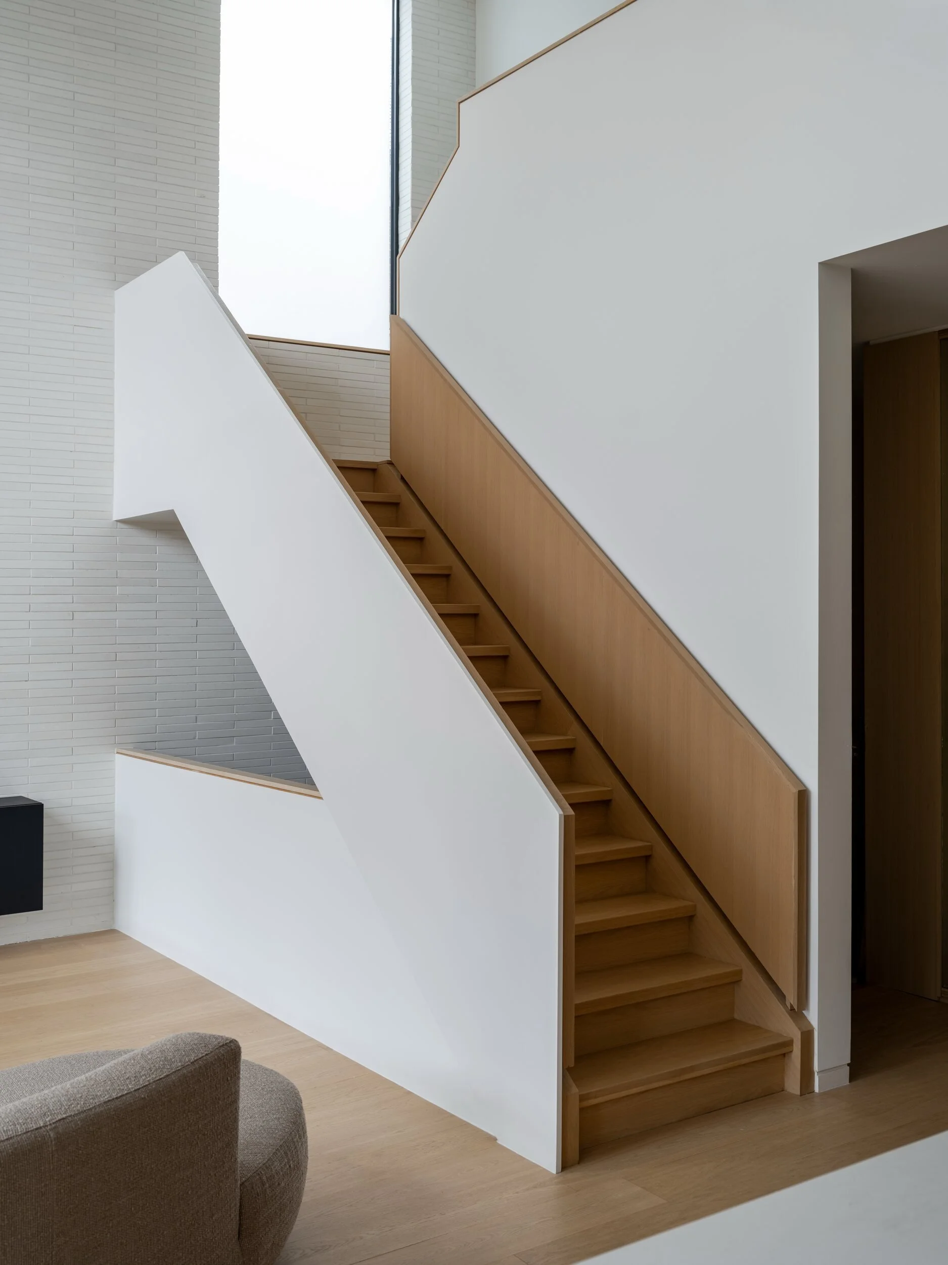 protopia-montclair-residence-forest-hill-toronto-oak-staircase.jpg