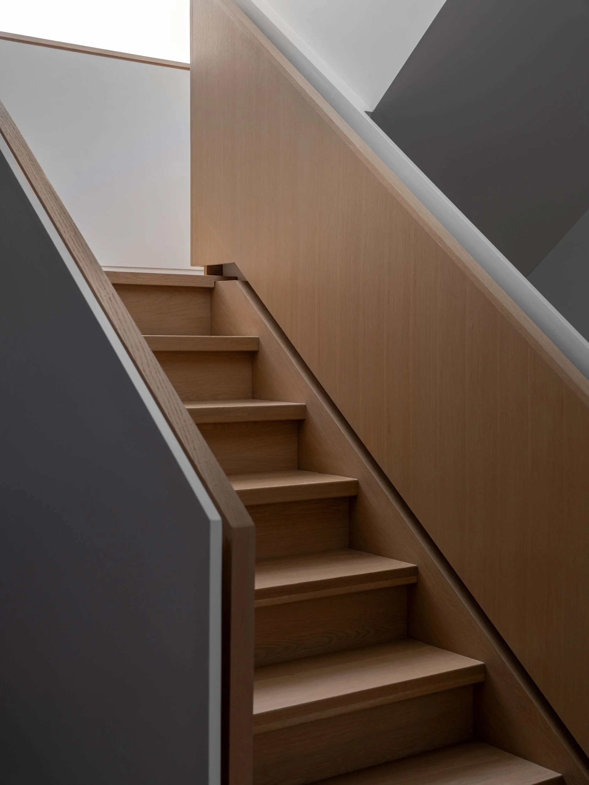 protopia-montclair-residence-forest-hill-toronto-oak-stair-detail.jpg