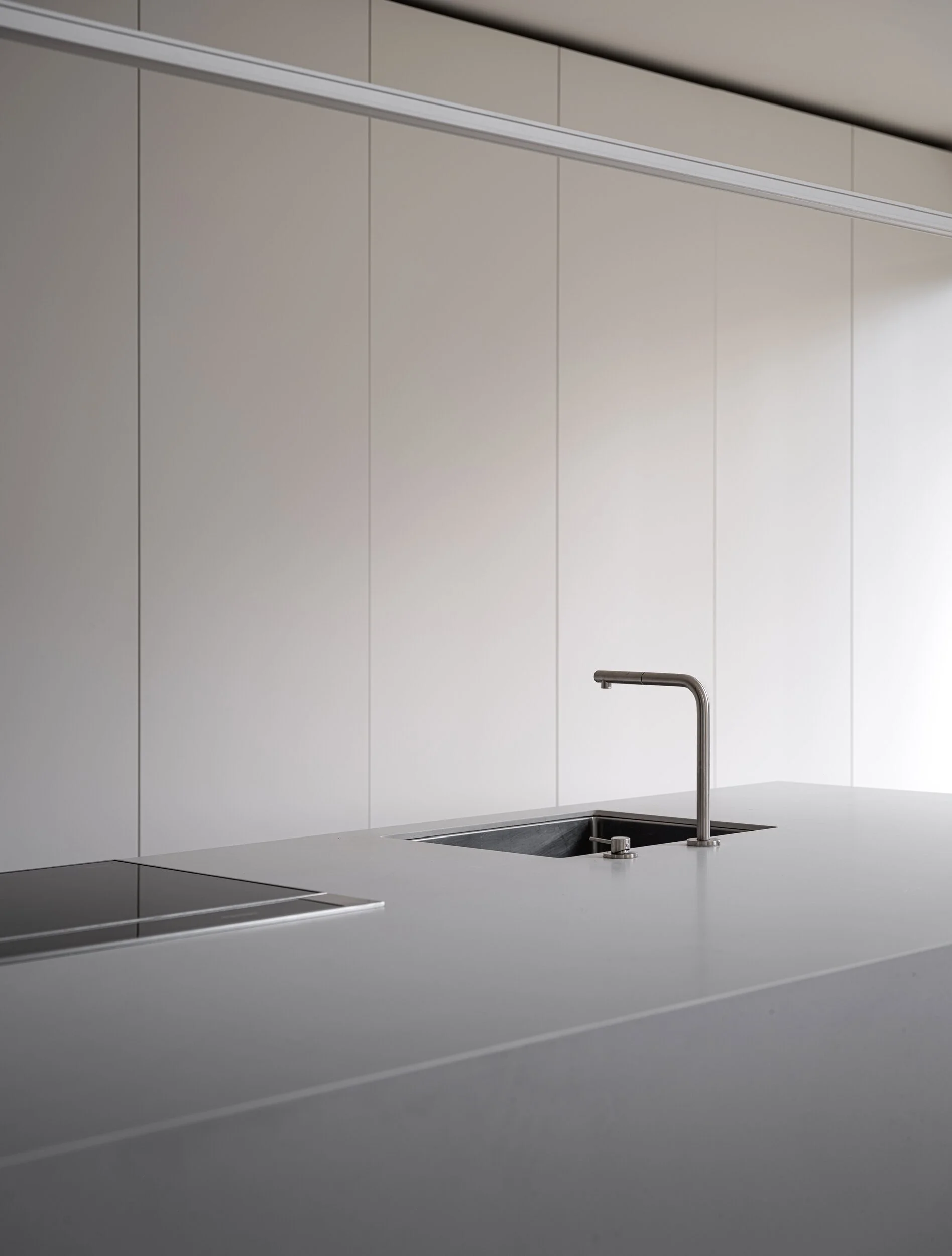 protopia-montclair-residence-forest-hill-toronto-kitchen-faucet-detail.jpg