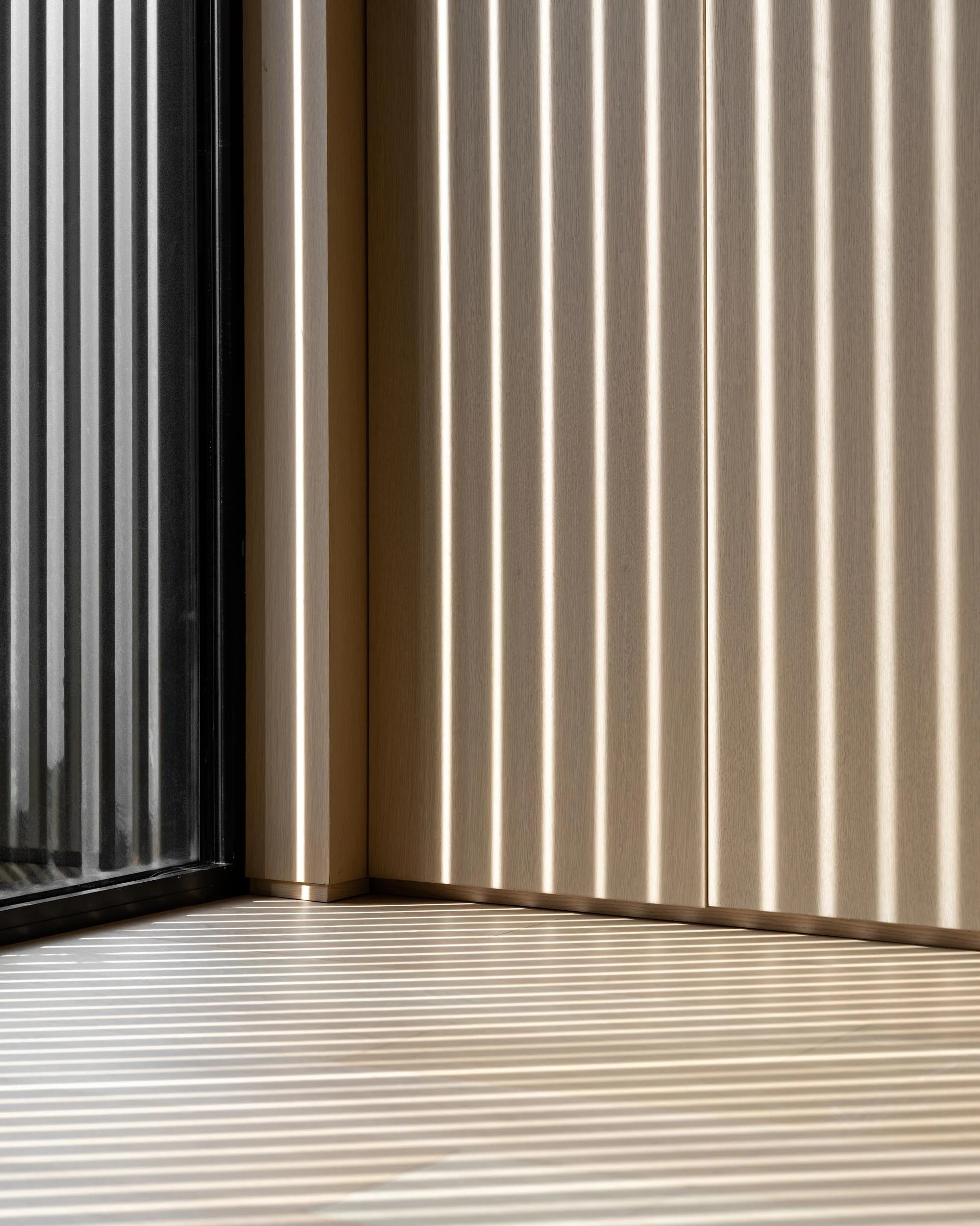 protopia-montclair-residence-forest-hill-toronto-millwork-light-detail.jpg