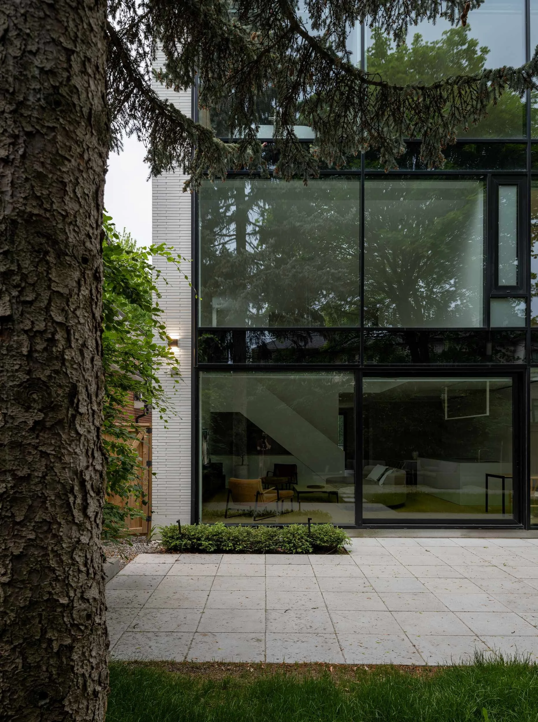 protopia-montclair-residence-forest-hill-toronto-rear-courtyard.jpg