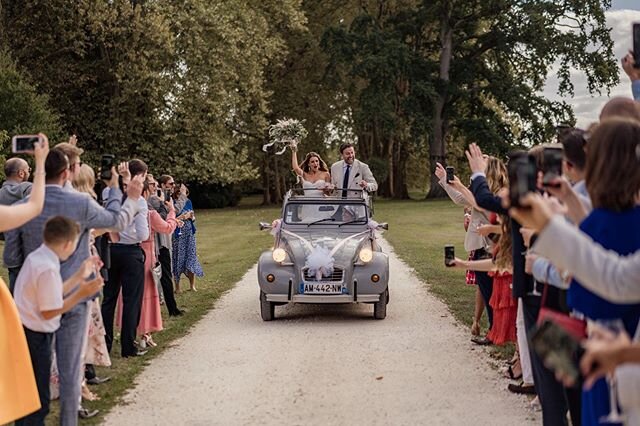 J&rsquo;ADORE // Laura, Will and France you were amazing!!
.
We had the best time literally no words 🖤keep swiping....
.
VENUE @lemasdemontet 
CATERING @chezamiscatering_dordogne 
HAIR @clarelouisehair.wedding @weddinghairdordogne 
MAKEUP @magali_la