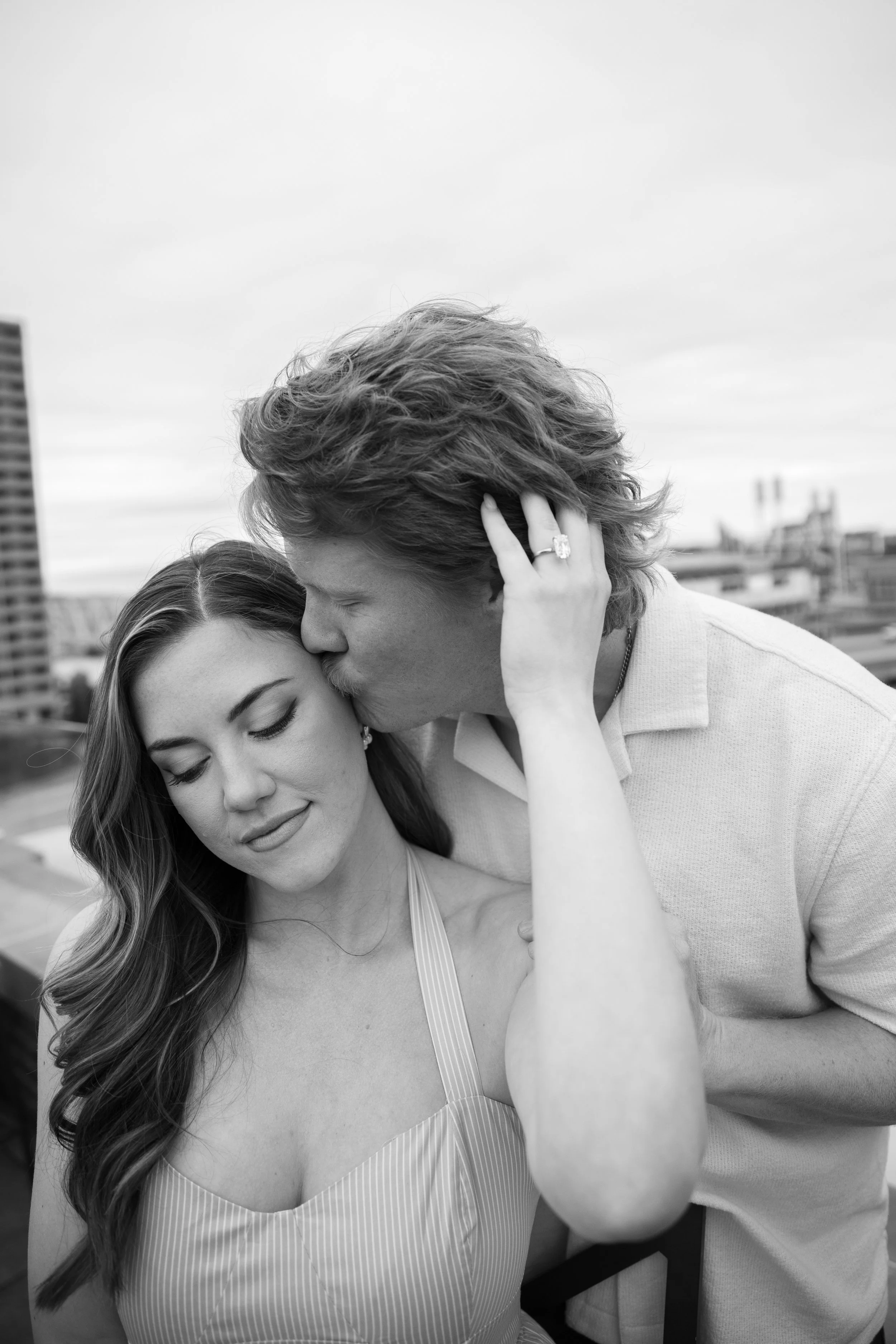 Cincinnati Reds pitcher Andrew Abbott proposing to his girlfriend, news anchor Lindsay Stone