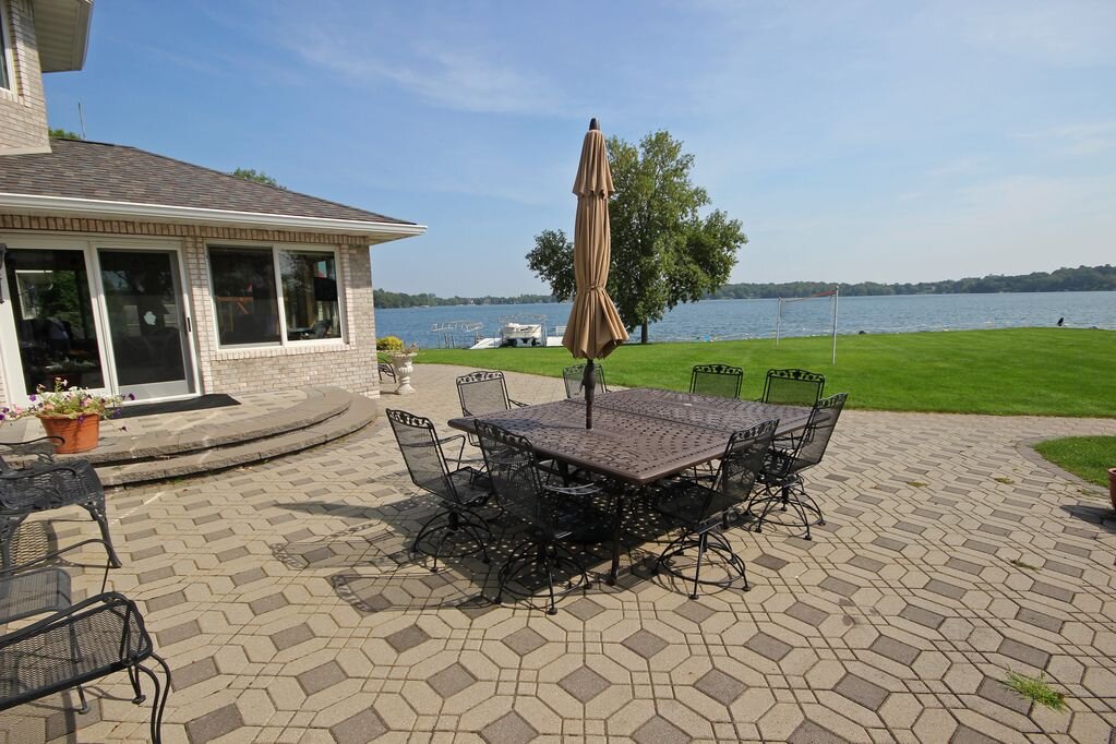 patio_outdoor_dining_owen_private_lake_home_rental_mn.jpg