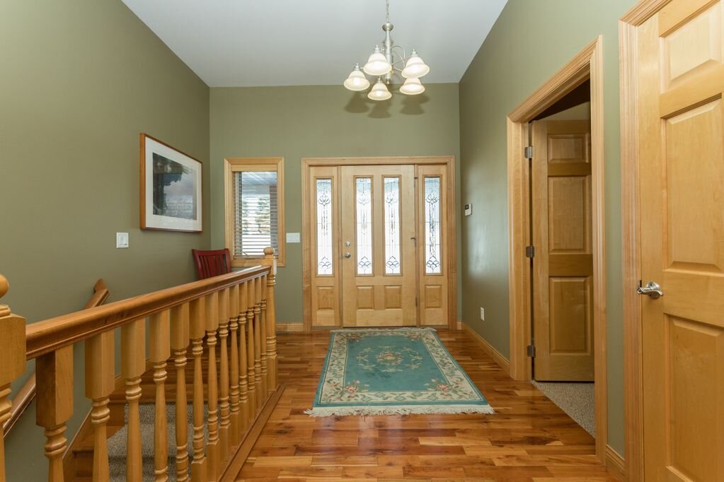 entryway_of_chateau_for_rent_alexandria_minnsota.jpg
