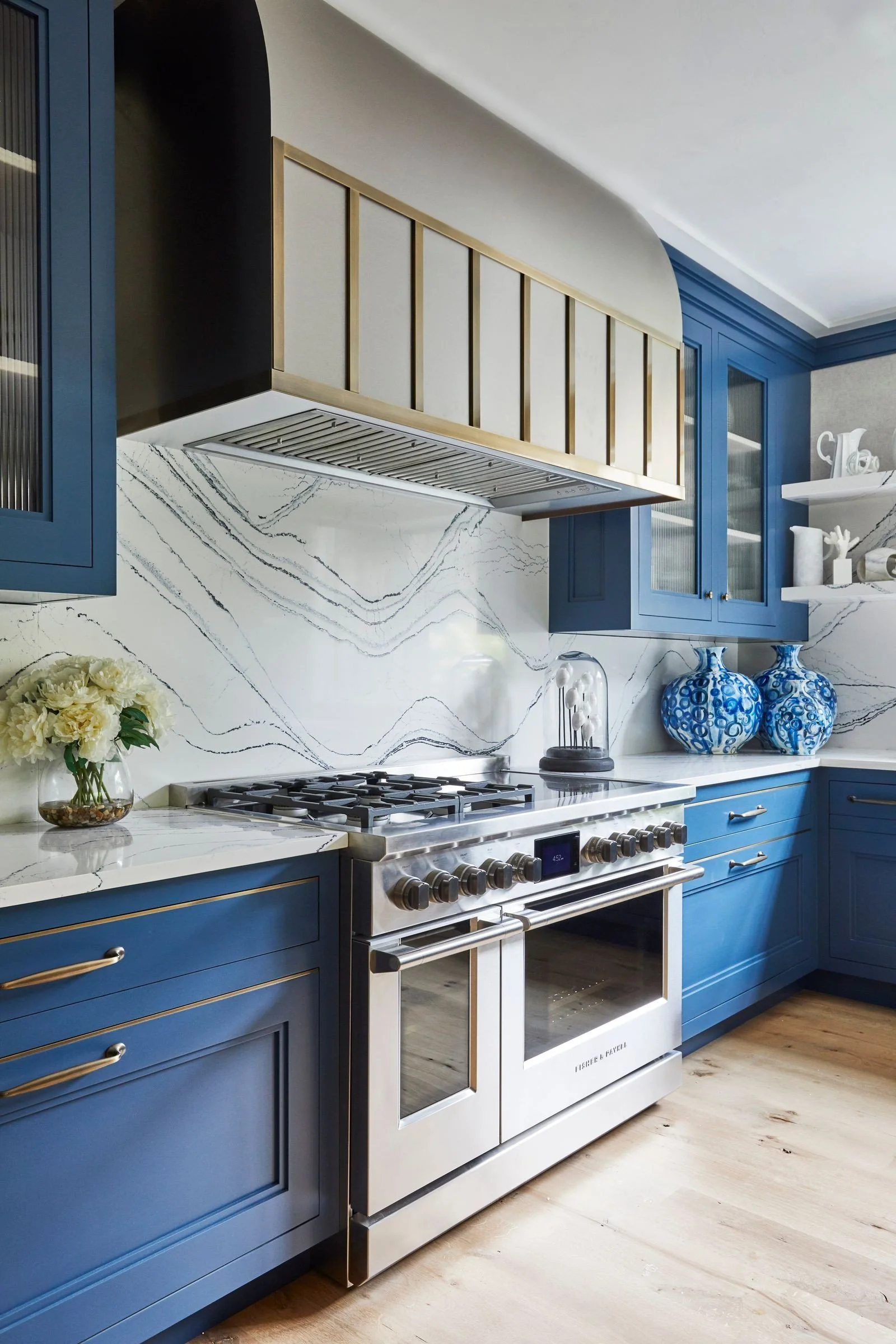 What Kitchen Cabinets Counter Tops Add to Projects Requiring Seamless Detailing?
