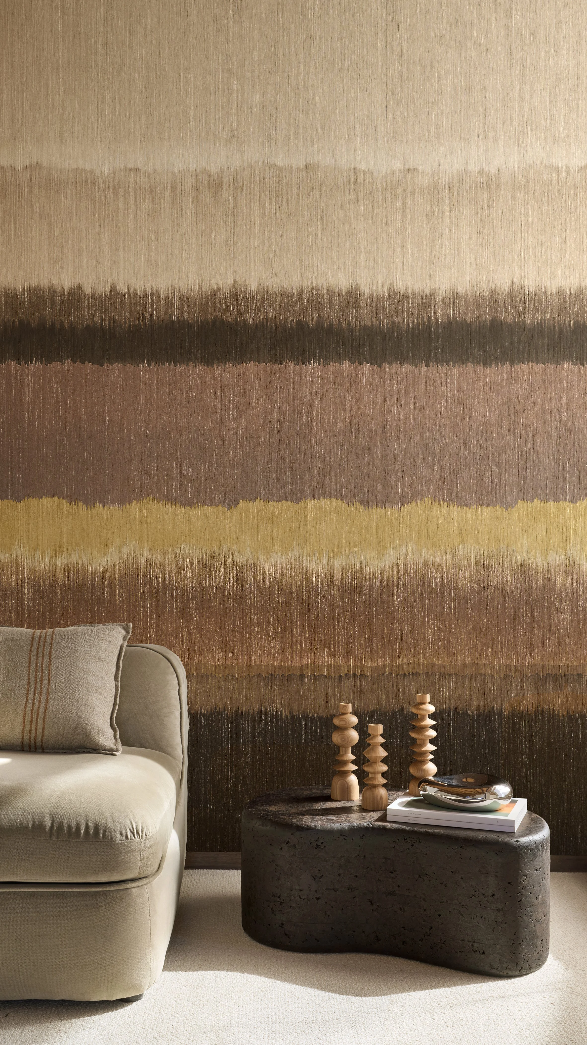 Omexco Pianura Isla PIU801 wallcovering with softly layered earthy tones inspired by misty landscapes.