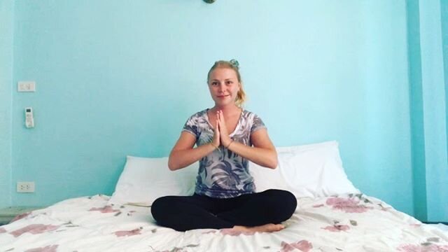 🌜BEDTIME YOGA🌛.
.
😴 A good night sleep is so important for a healthy life and happy mood.
.
🙆🏼&zwj;♀️It can be difficult after a busy day to turn off our brain and let our body and mind relax.
.
📺 watch the full bedtime yoga flow on youtube. LI