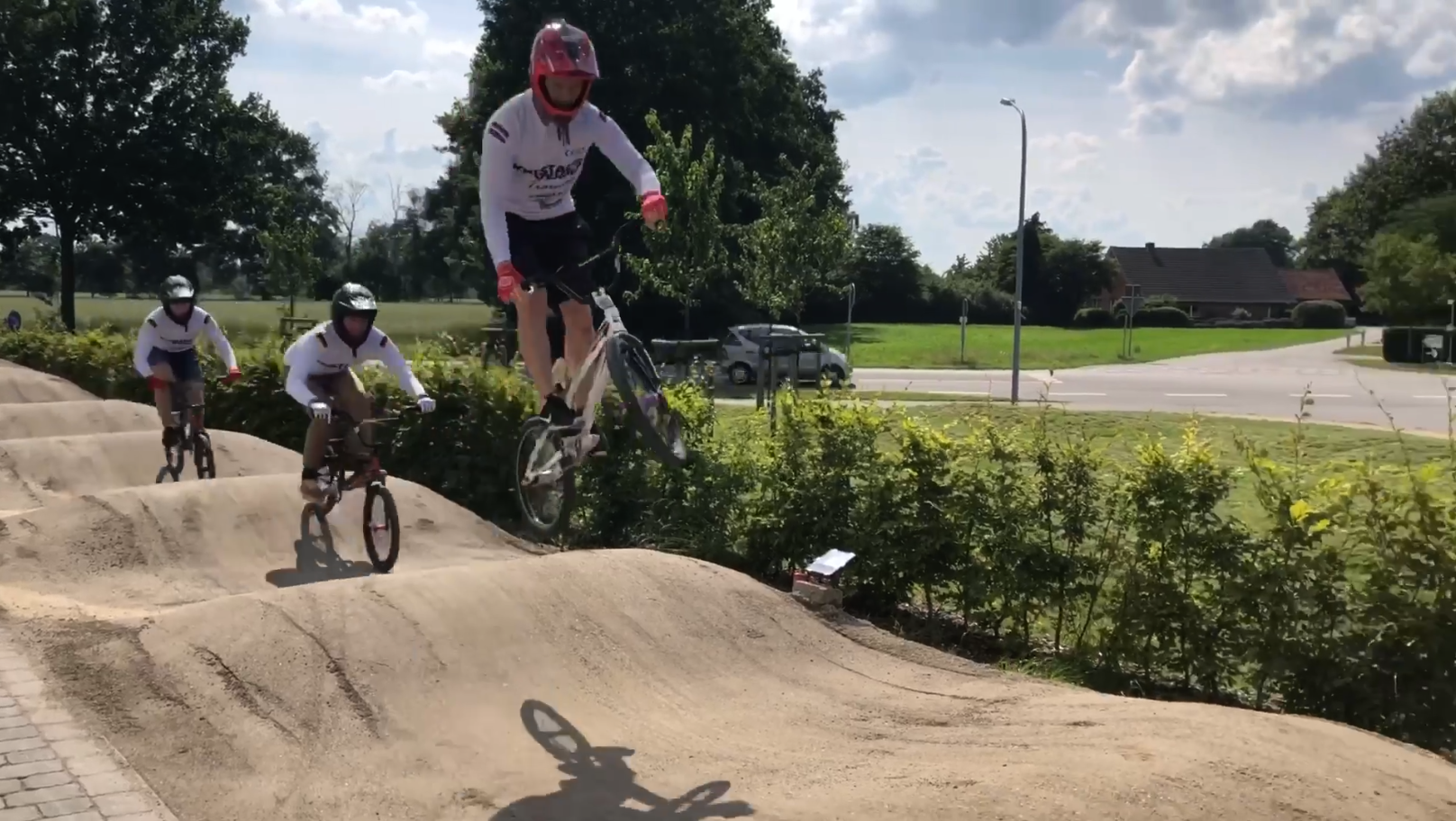 Die erste Fahrt auf unserem Pumptrack
