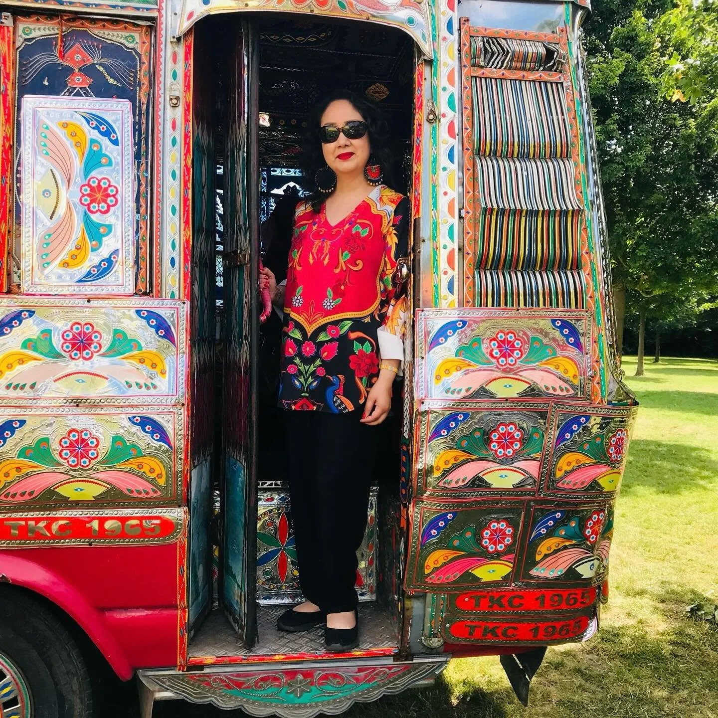 🎨 We can&rsquo;t wait for @zareenaart truck art workshop at our Diwali celebration with @haswa_charity @romford.bid 
💚 Join us in Romford Market for music, craft, food and more on Sunday 27 October from 11am - 4pm! 
✨ Free activities for all the fa