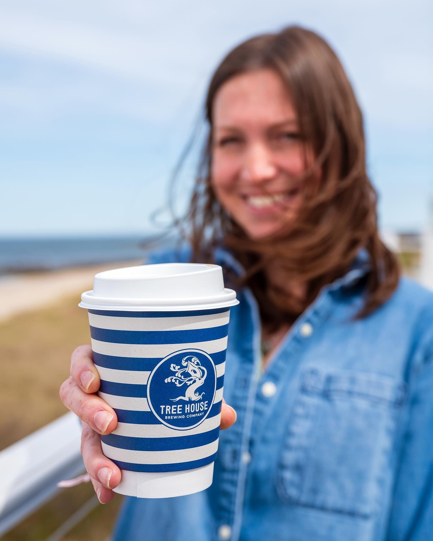 There&rsquo;s just something about a hot coffee and a walk on the beach.

We now have hot coffee service in Sandwich Thursday - Sunday.

@treehousecoffeecompany 

#capecod