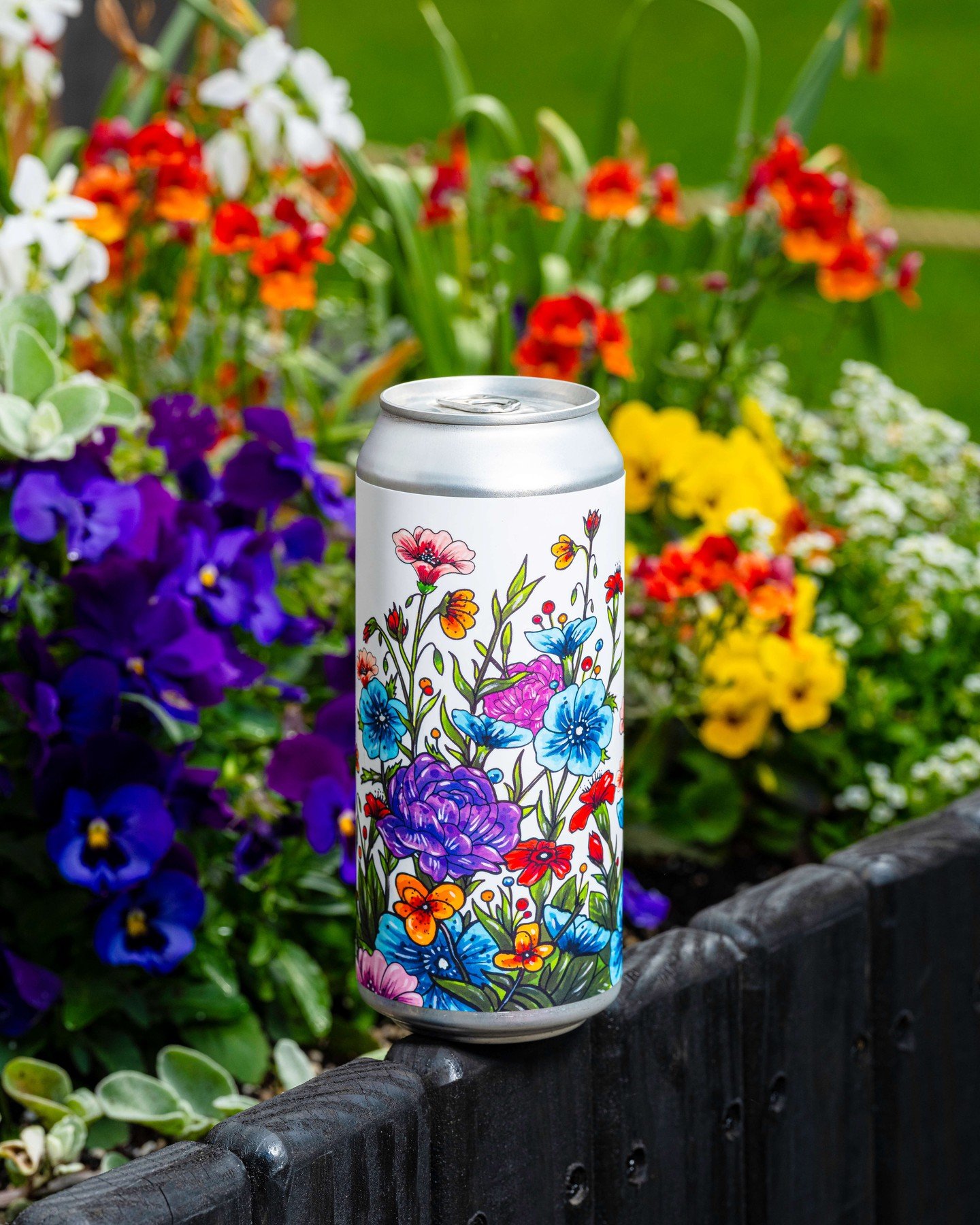 It's an immaculate day outside, and feelings of Spring abound!

Do not sleep on this seasonal Double IPA - A simple grist of 2-Row and Dextrin malt is utilized to create a glowing yellow beer that is visually appealing. Spring is crafted with our hou