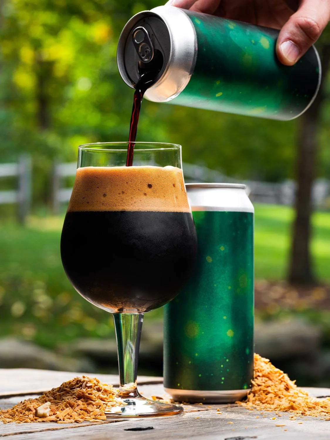 Tropical cookie paradise 🌴

Human Condition is a Milk Stout masquerading as the famous Samoa cookie, and it does a bang-up job. It pours jet black and is brewed with copious amounts of caramel, toasted coconut, and chocolate. 

It's decadent yet eas