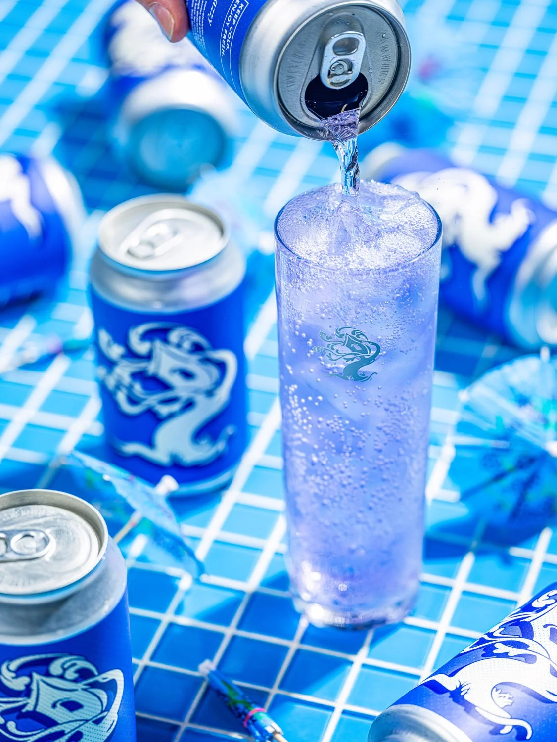 Legendary flavor that you can see!

Razzy bursts with sweet berry notes and is conditioned on butterfly pea flower, whose bright blue color turns a delightful violet color with a squeeze of lemon. 

👩&zwj;🔬🫐