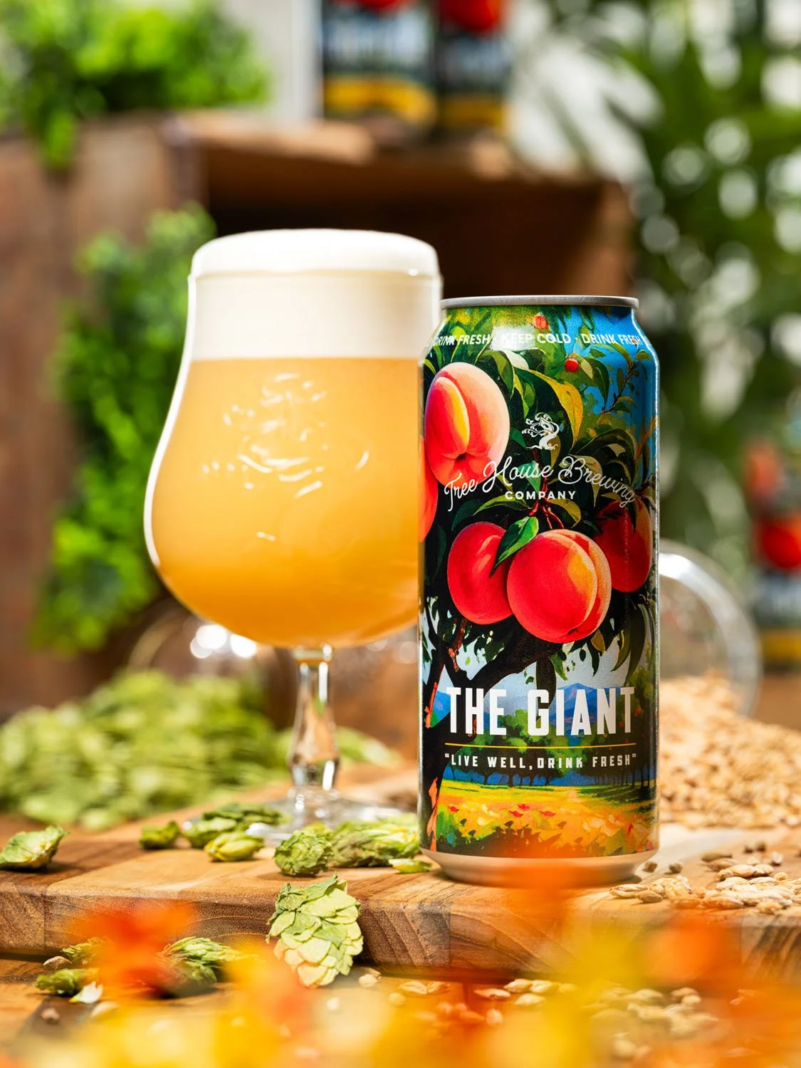 Big things are happening over here.

Giant things, even.

The Giant slaps with massive tropical notes and a creamy finish reminiscent of peach smoothies. Load up!

#productphotography #productphotodaily #photography #craftbeer #treehousebrewing #beer