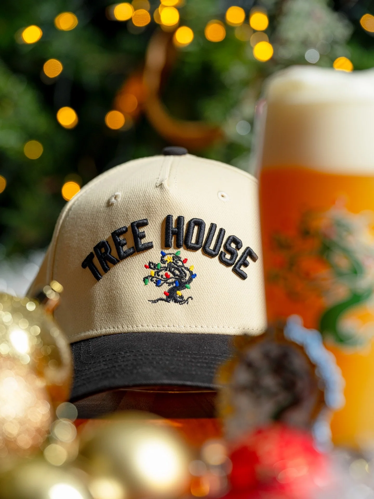 Wear your holiday cheer!

🎄🎄🎄

Available in store and online, while supplies last.
