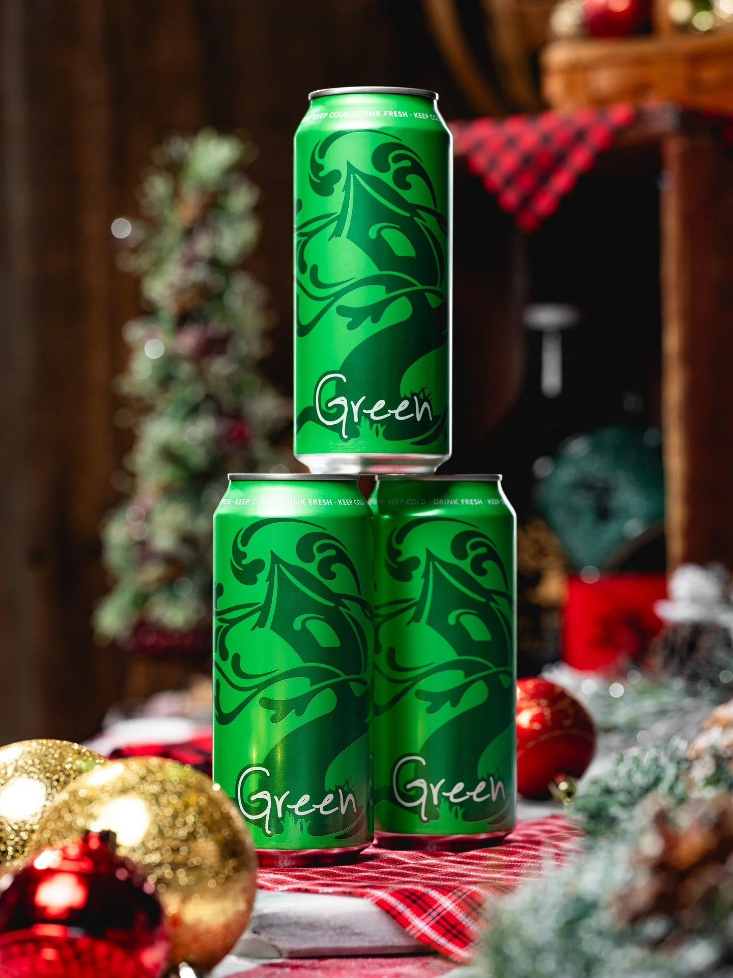 Can you believe that a full pallet of hops goes into every single batch of Green.

A pallet. A pallet of luscious, arduously sourced Australian Galaxy and a proprietary blend of accent hops. 

It's a beautiful thing. 

#greenisthecolorofhappiness #pr