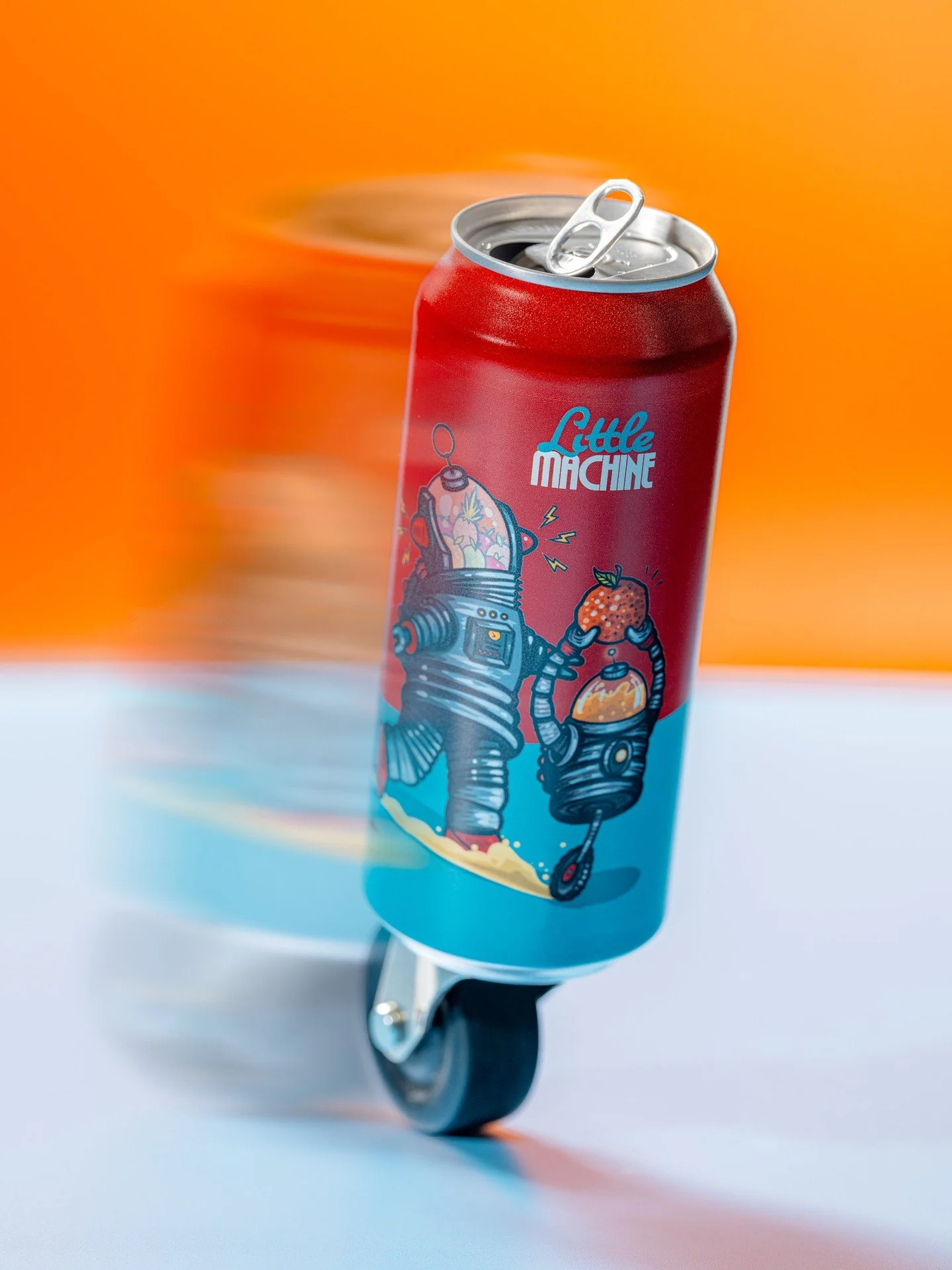 We've got a big Thursday ahead, gang, and we're kicking it off with some Tropical nano-tech. 

Little Machine!

Little Machine takes the same Juice Machine process and applies it to a light, fluffy Pale Ale. When it comes to the juicy side of hops, f