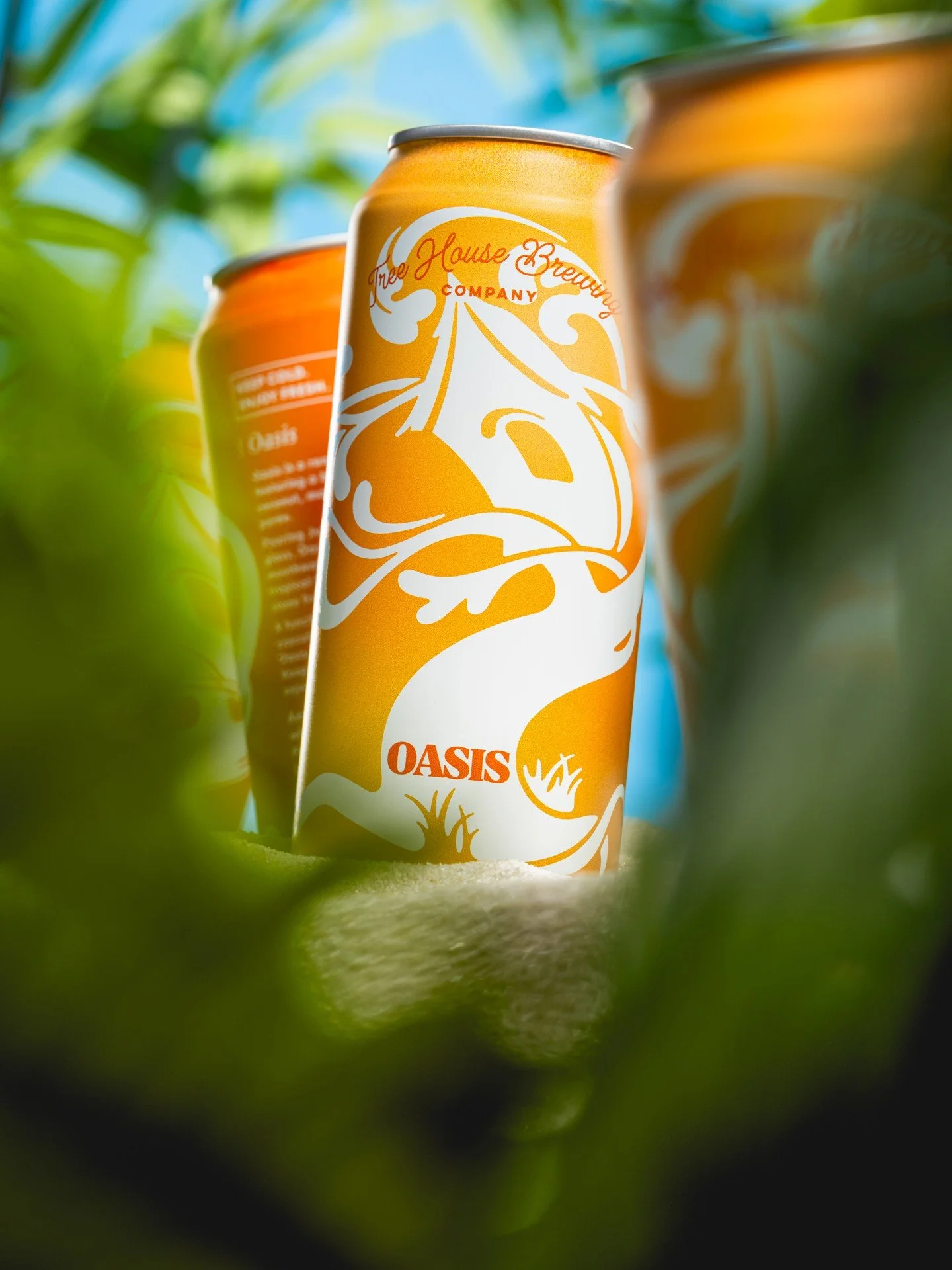 It feels like as good a time as any to bring Oasis back from a long hiatus... again. 

Julius is conditioned on toasted coconut, mango, and peach pur&eacute;e, landing somewhere between a fluffy smoothie and a pi&ntilde;a colada, with a hoppy finish.
