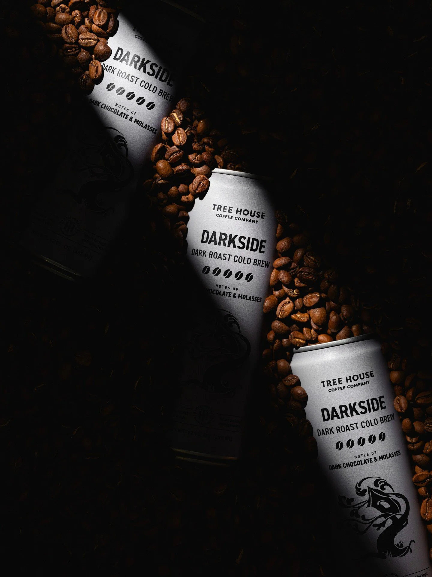 Fresh Darkside to power our day. 

Our deepest, darkest roast is back. This blend carries robust, roasty notes that wake you up before you&rsquo;ve even had a sip and reveals layers of rich dark chocolate, molasses, and a subtle nuttiness.

A coffee 