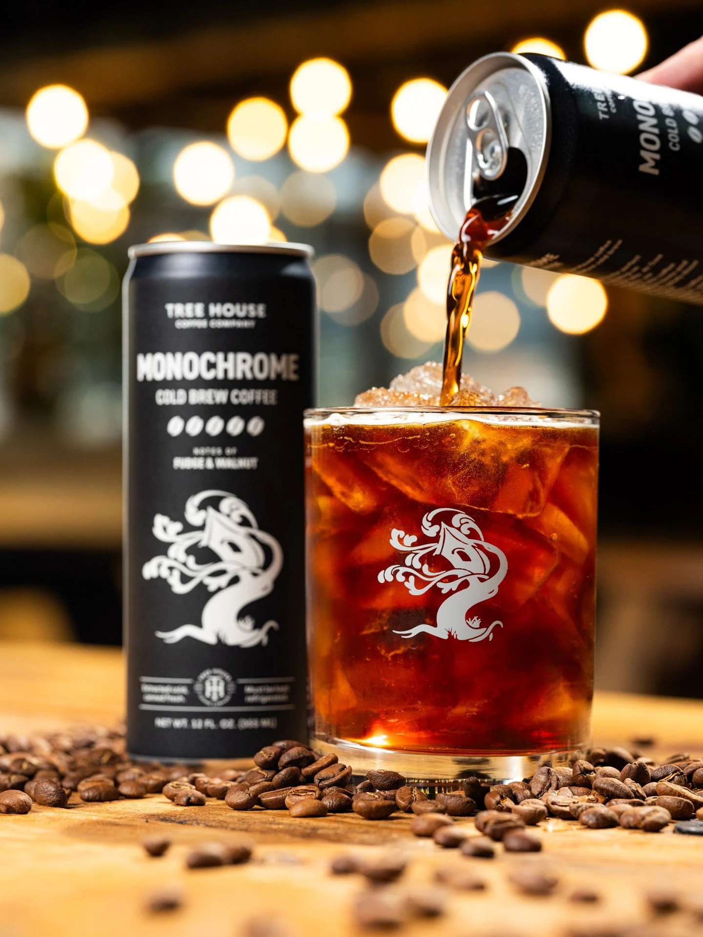 Brilliant clarity. Ice cold. Complex and crisp.

This is the cold brew we look forward to cracking open every single day. It&rsquo;s incredible with a splash of creamer over ice, but we crafted this blend to shine on its own straight from the can.

M
